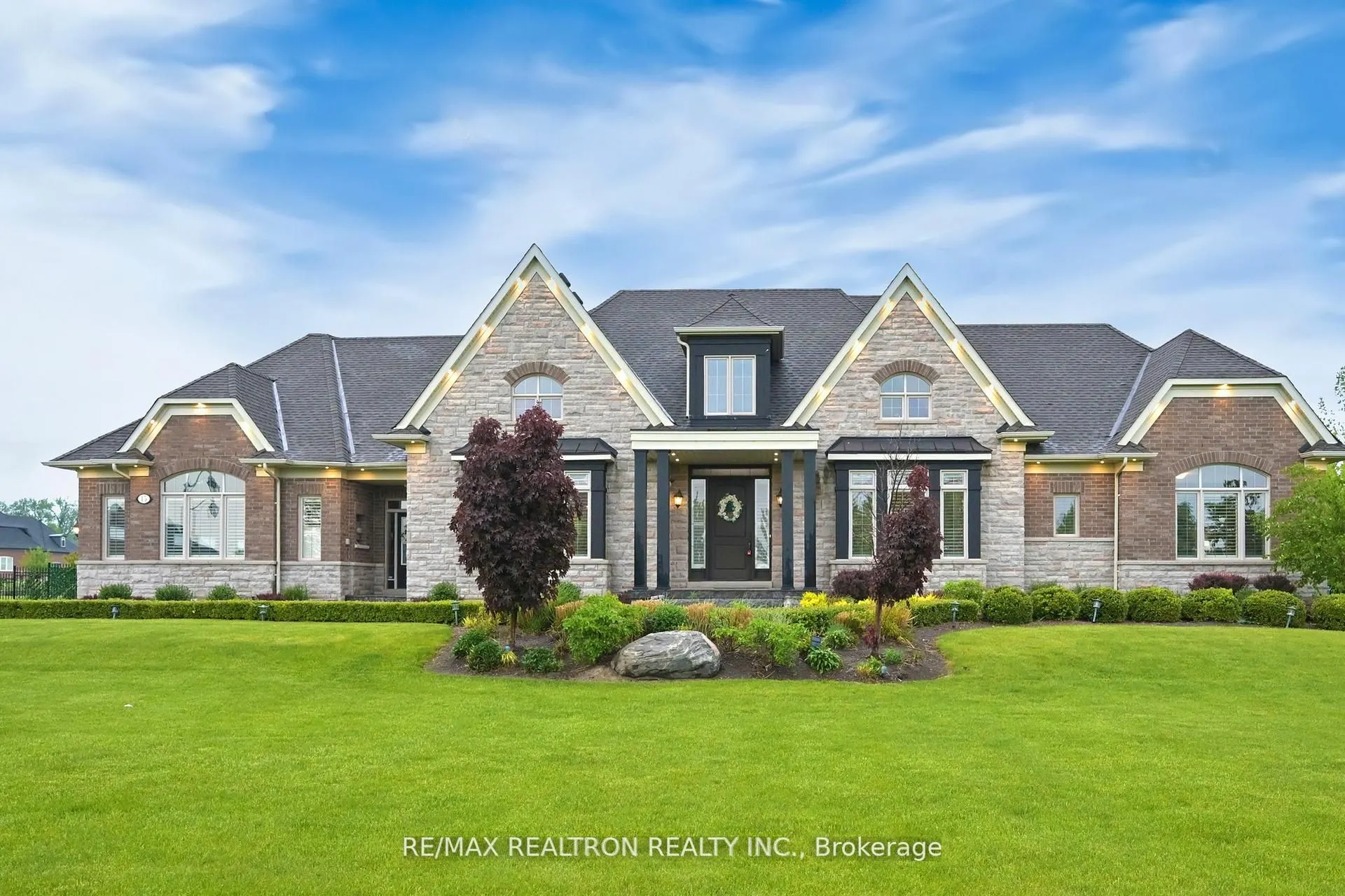 15 Pine Vista Avenue
