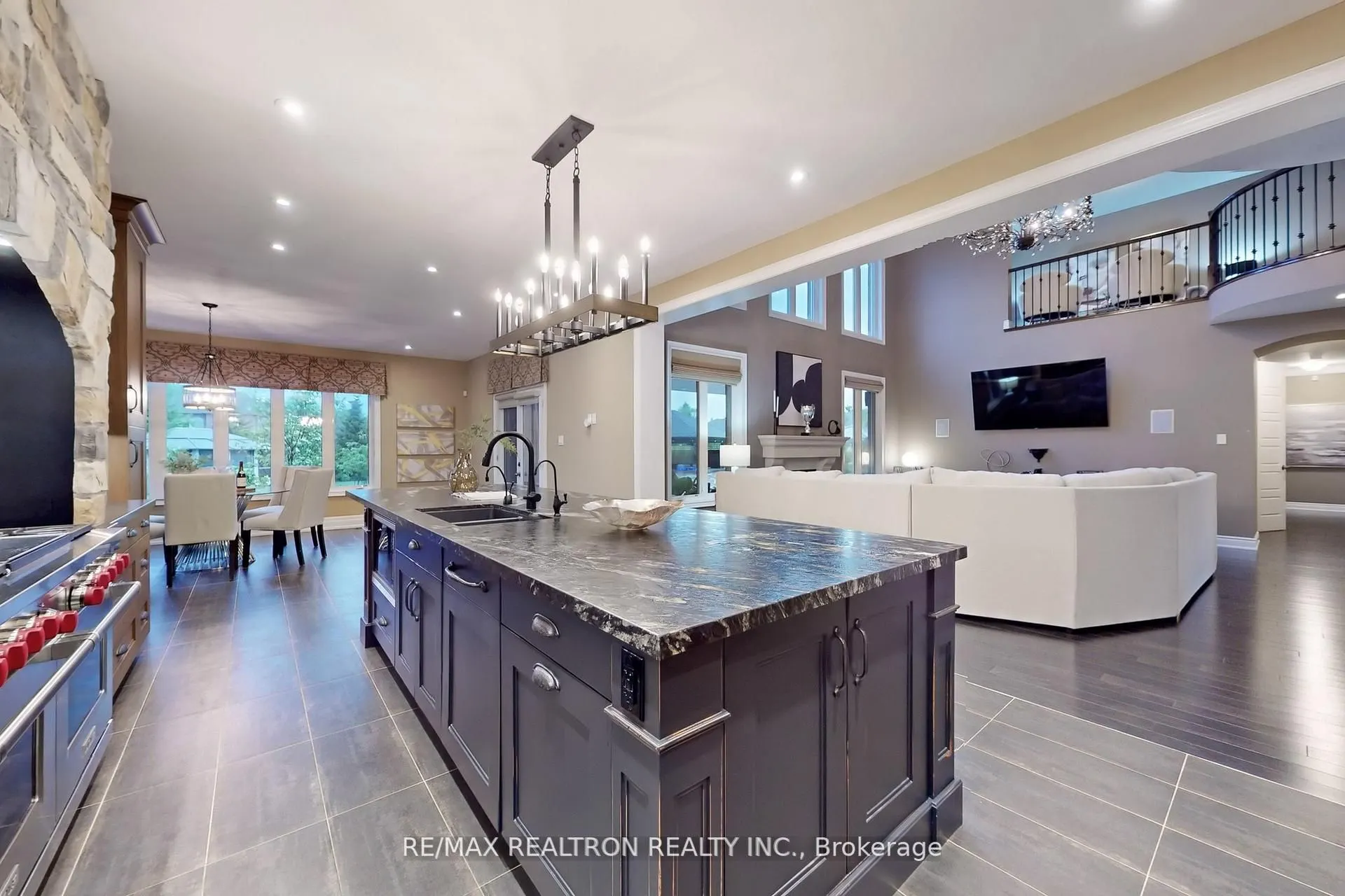 15 Pine Vista Avenue