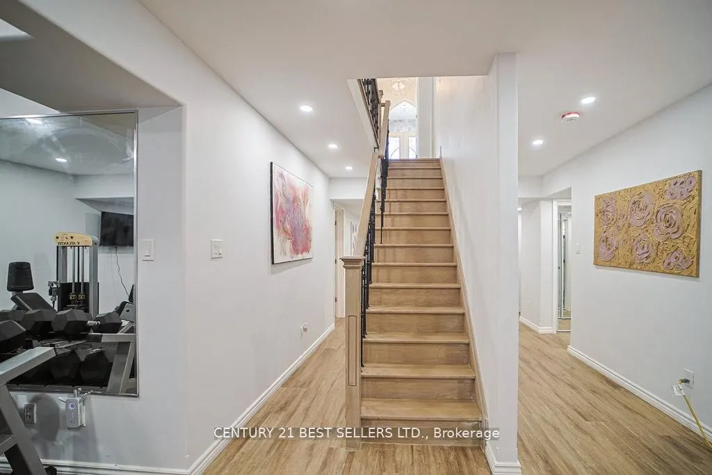 5 Wood Crescent