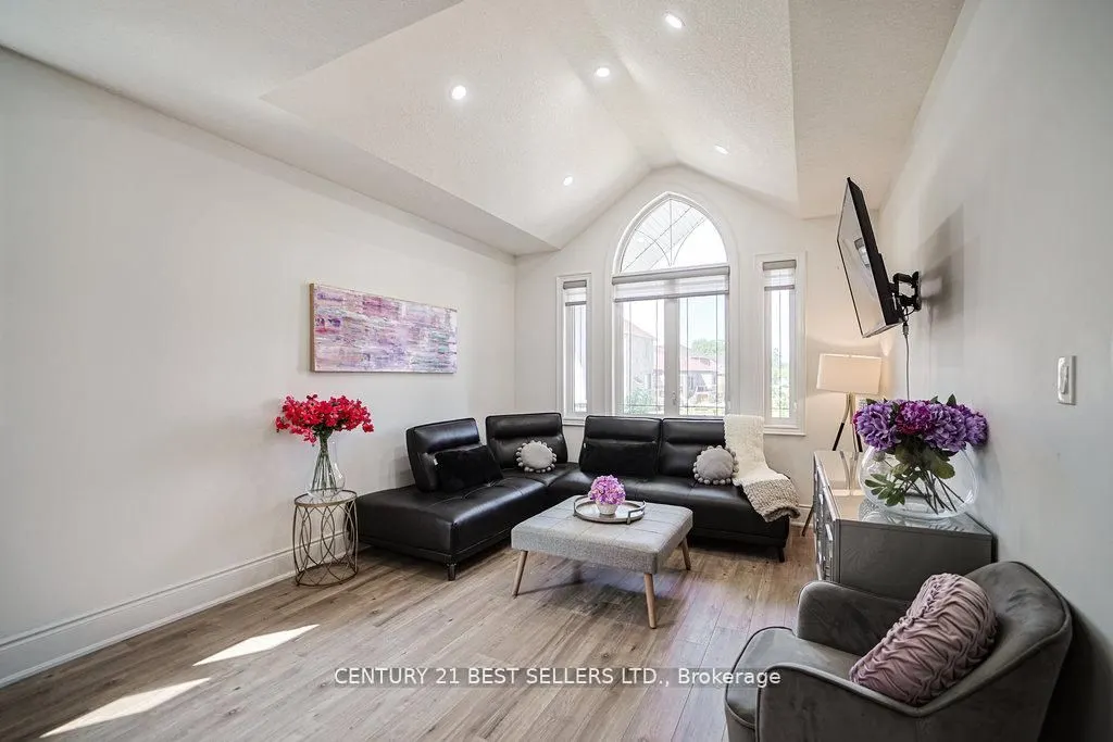 5 Wood Crescent