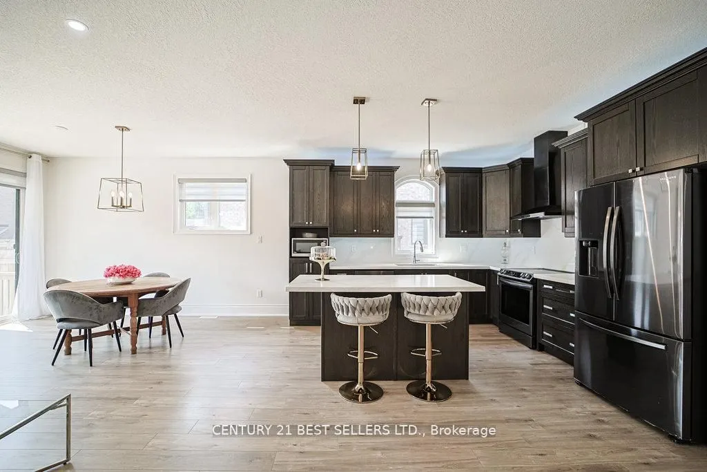 5 Wood Crescent