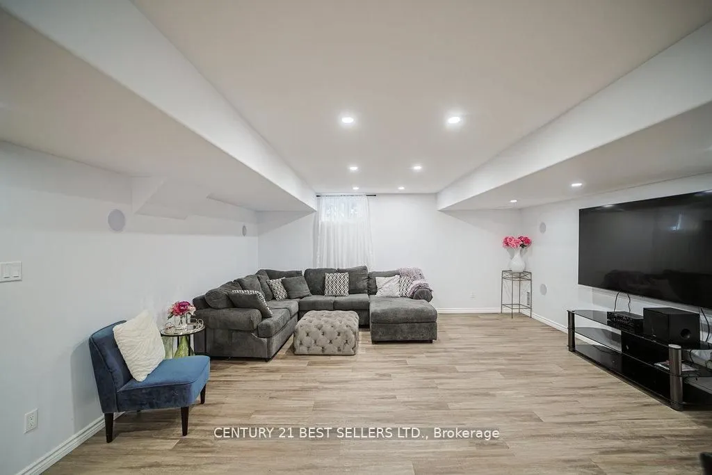 5 Wood Crescent
