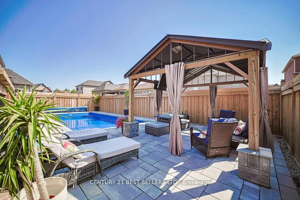 5 Wood Crescent