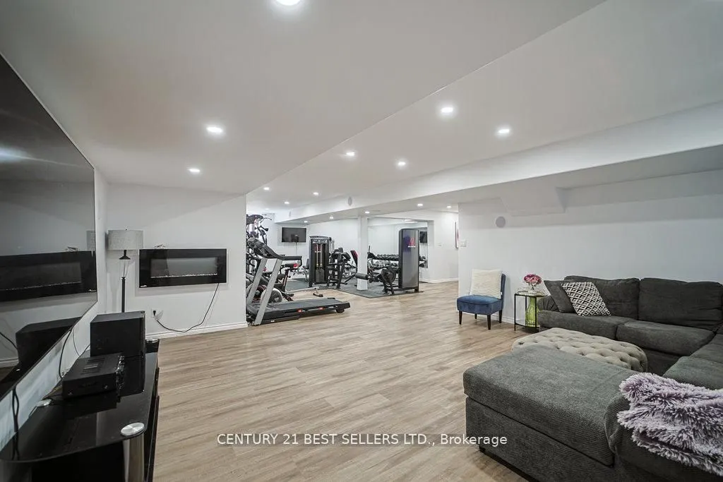 5 Wood Crescent