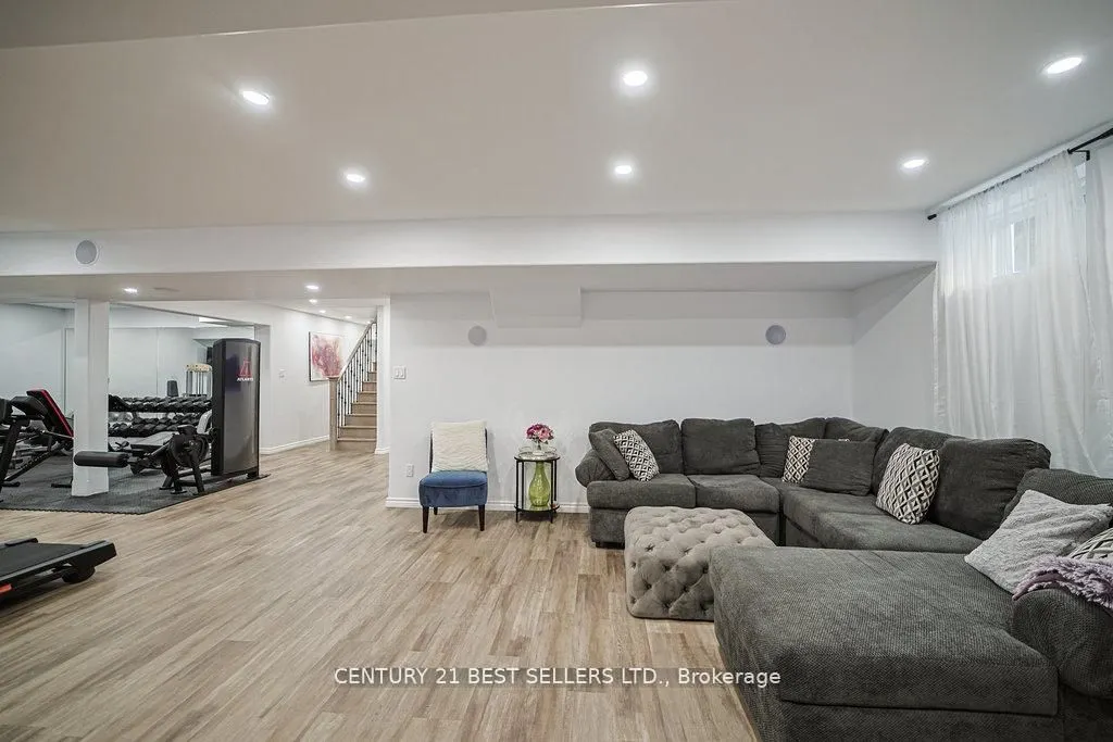 5 Wood Crescent