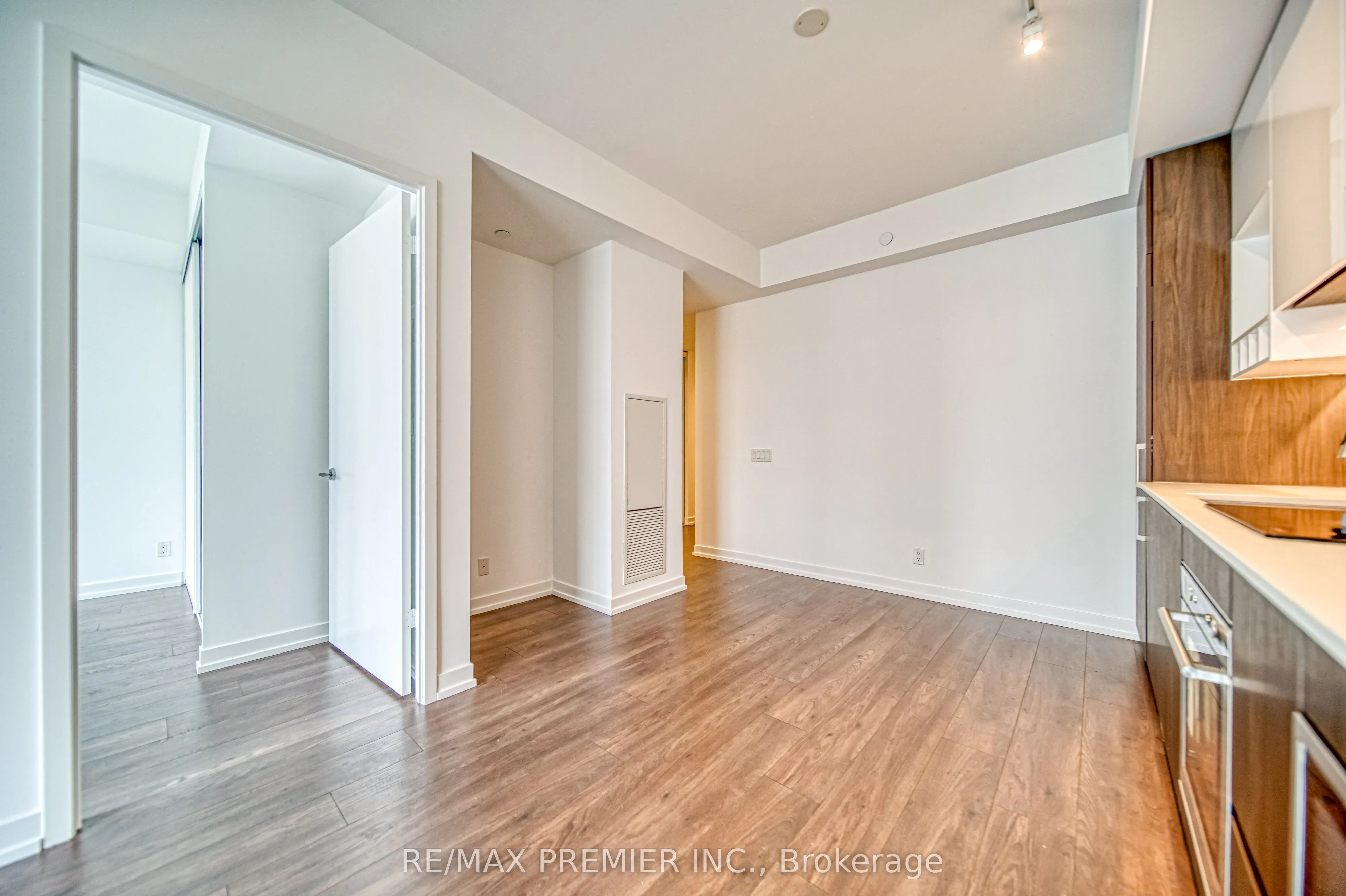 5 Buttermill Avenue, #603
