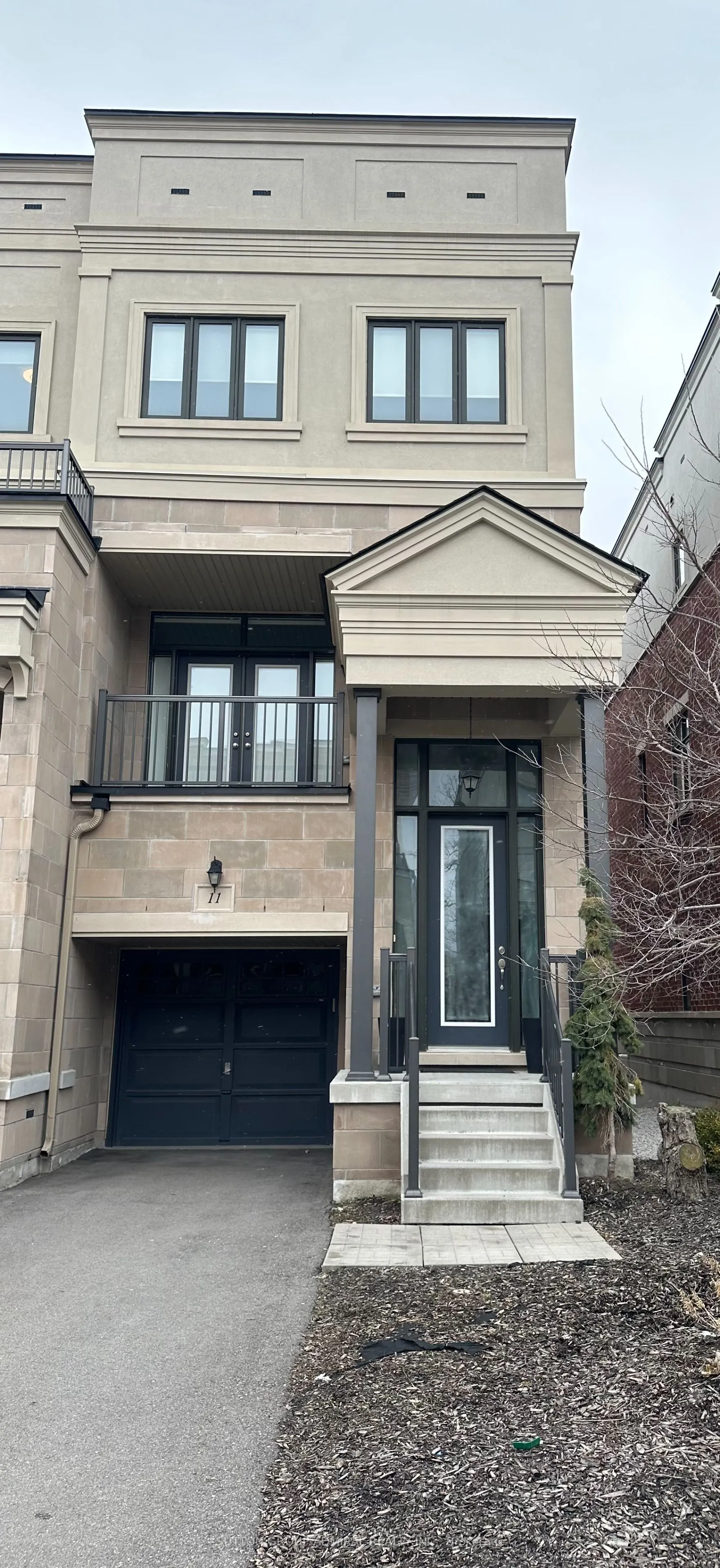 11 Arianna Crescent