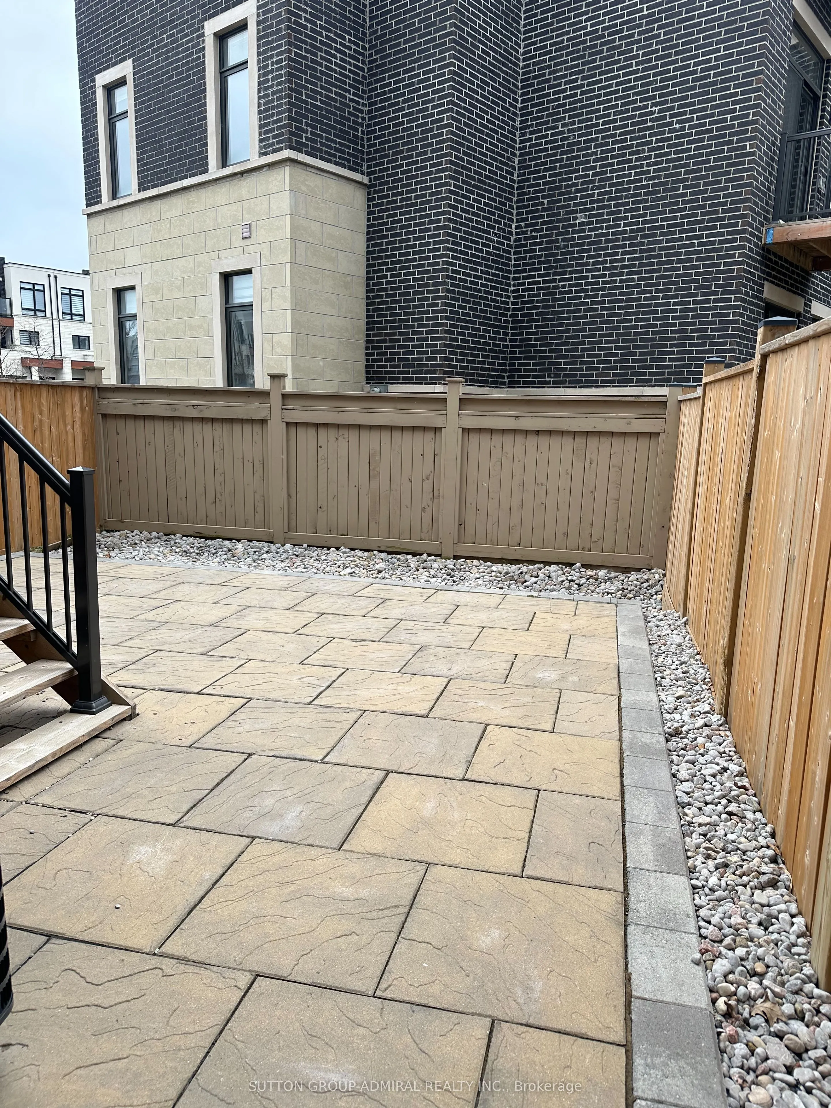 11 Arianna Crescent