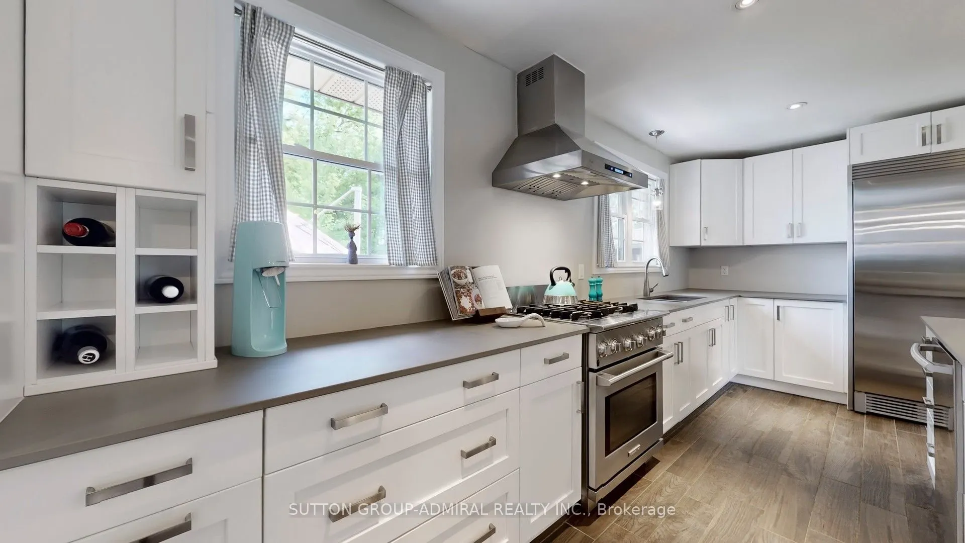 8 Balmoral Heights