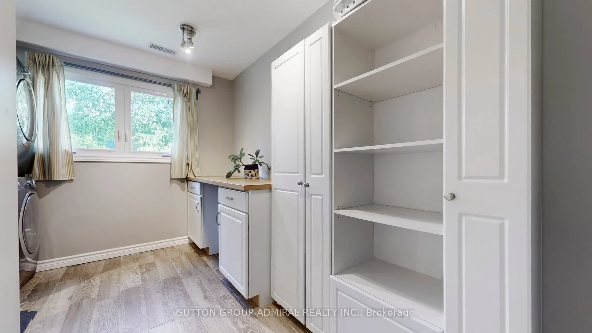 8 Balmoral Heights