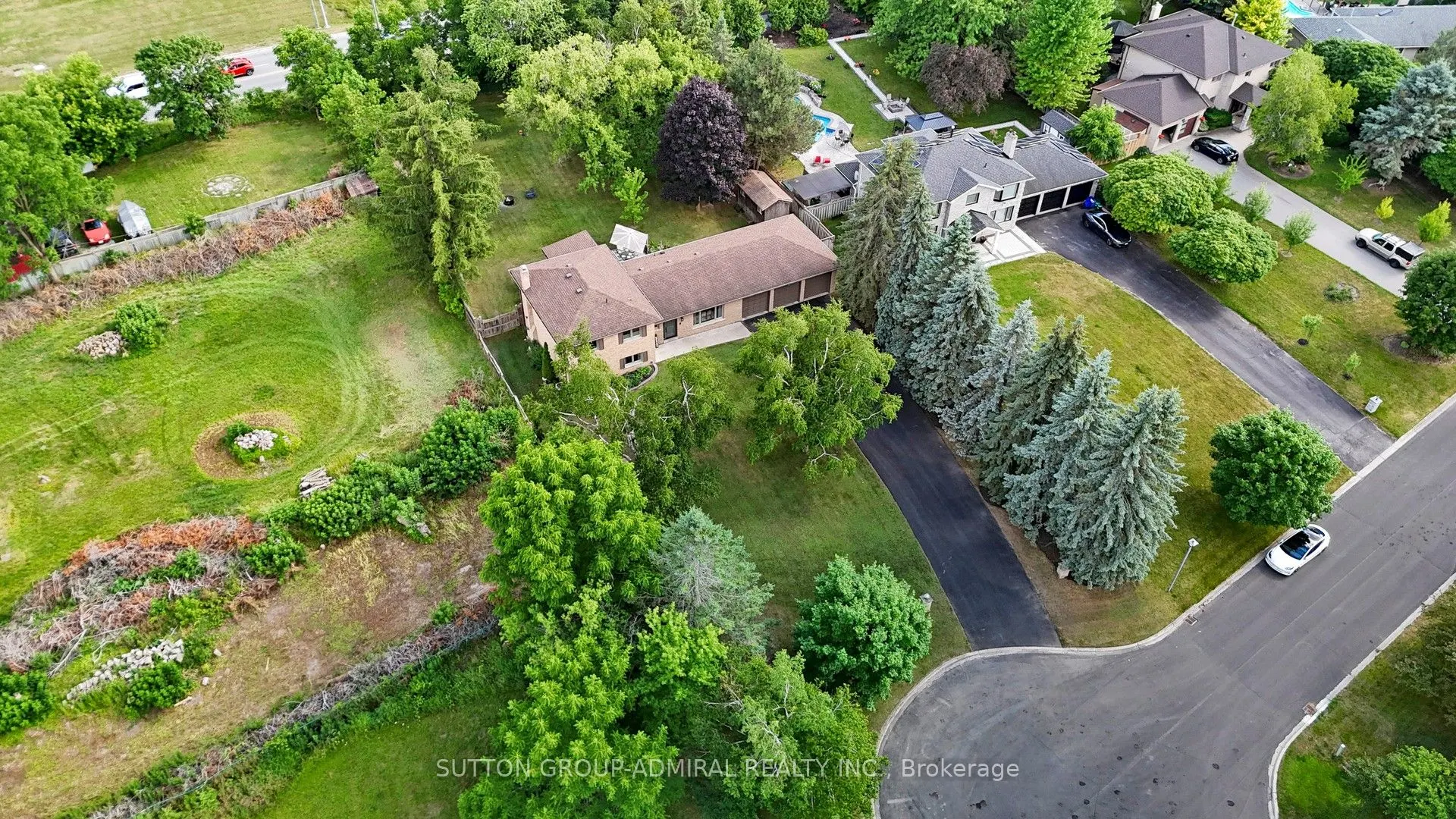 8 Balmoral Heights