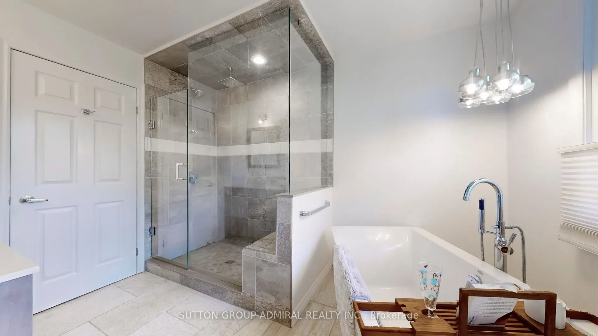 8 Balmoral Heights