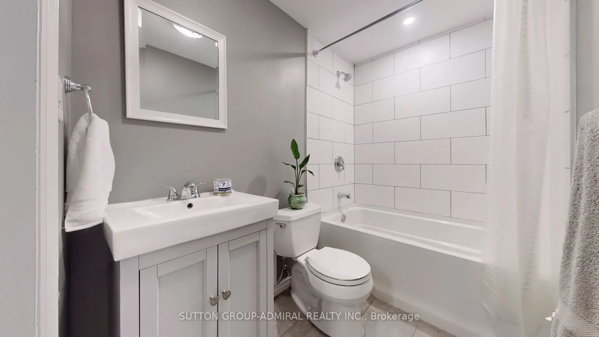 8 Balmoral Heights
