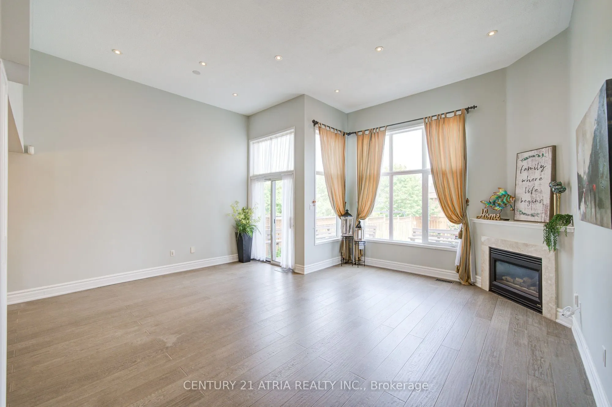 22 Peninsula Crescent