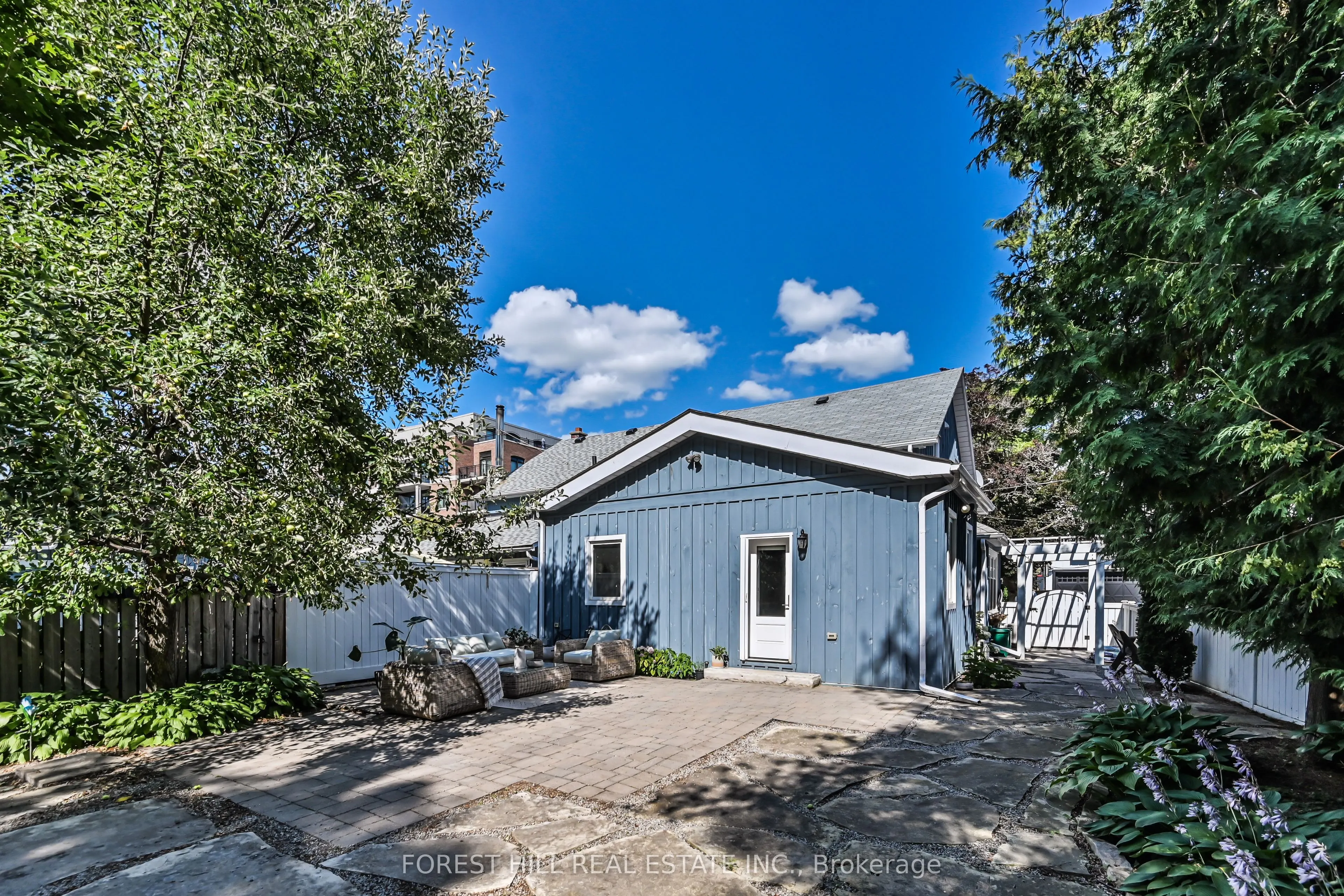 24 Lloyd Street