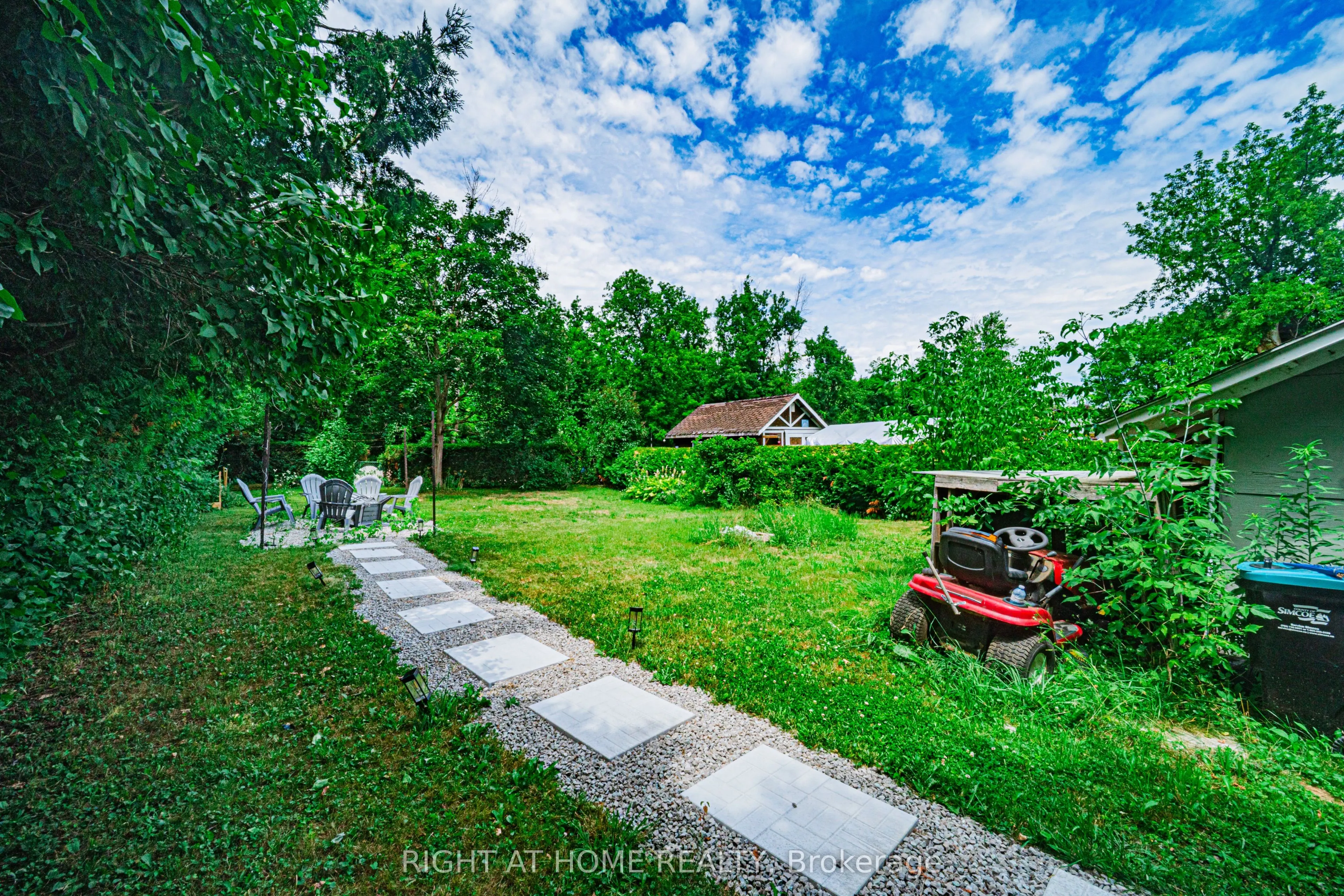 1372 Maple Road