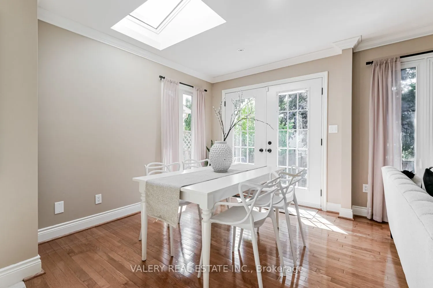 11 Belmont Crescent