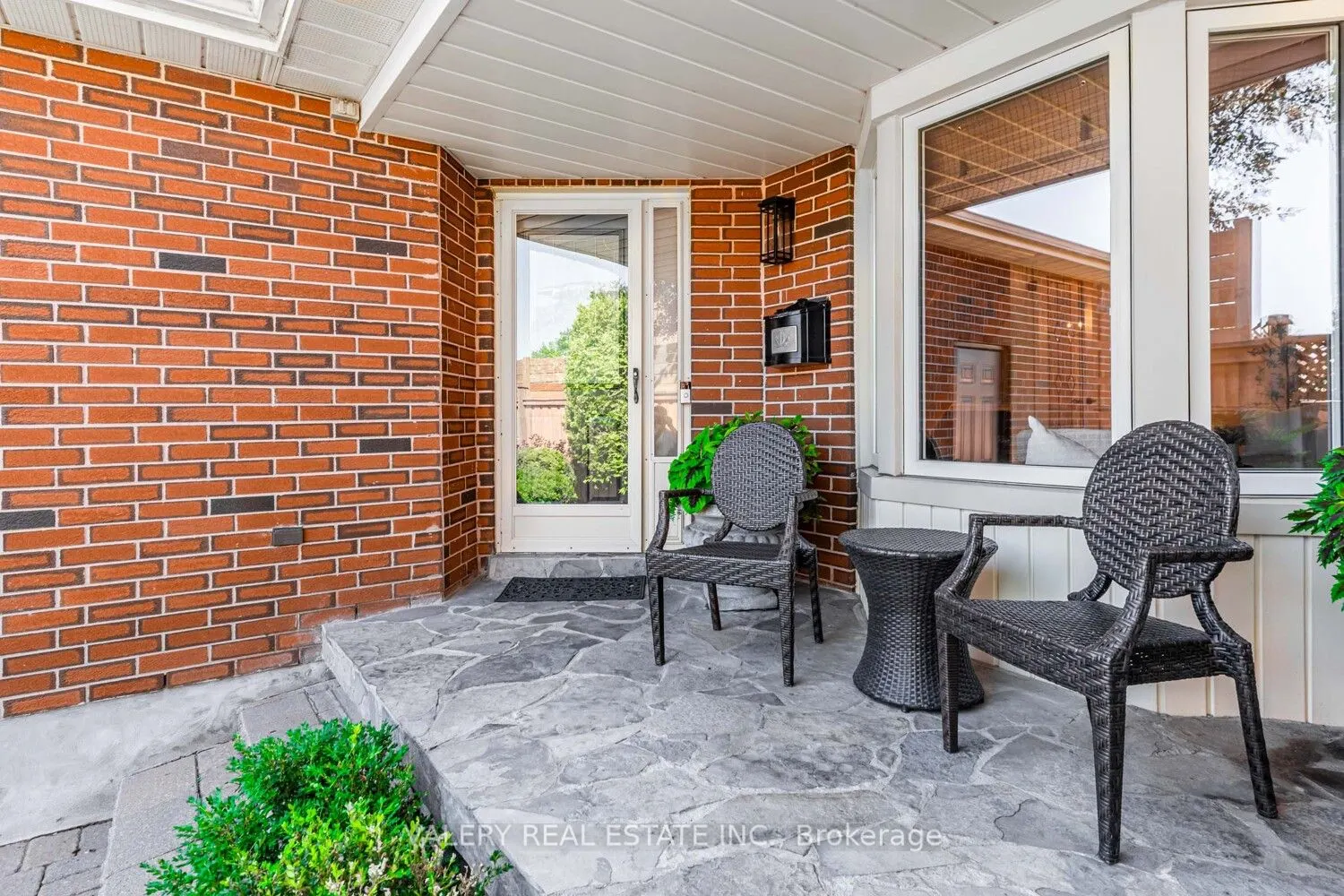 11 Belmont Crescent