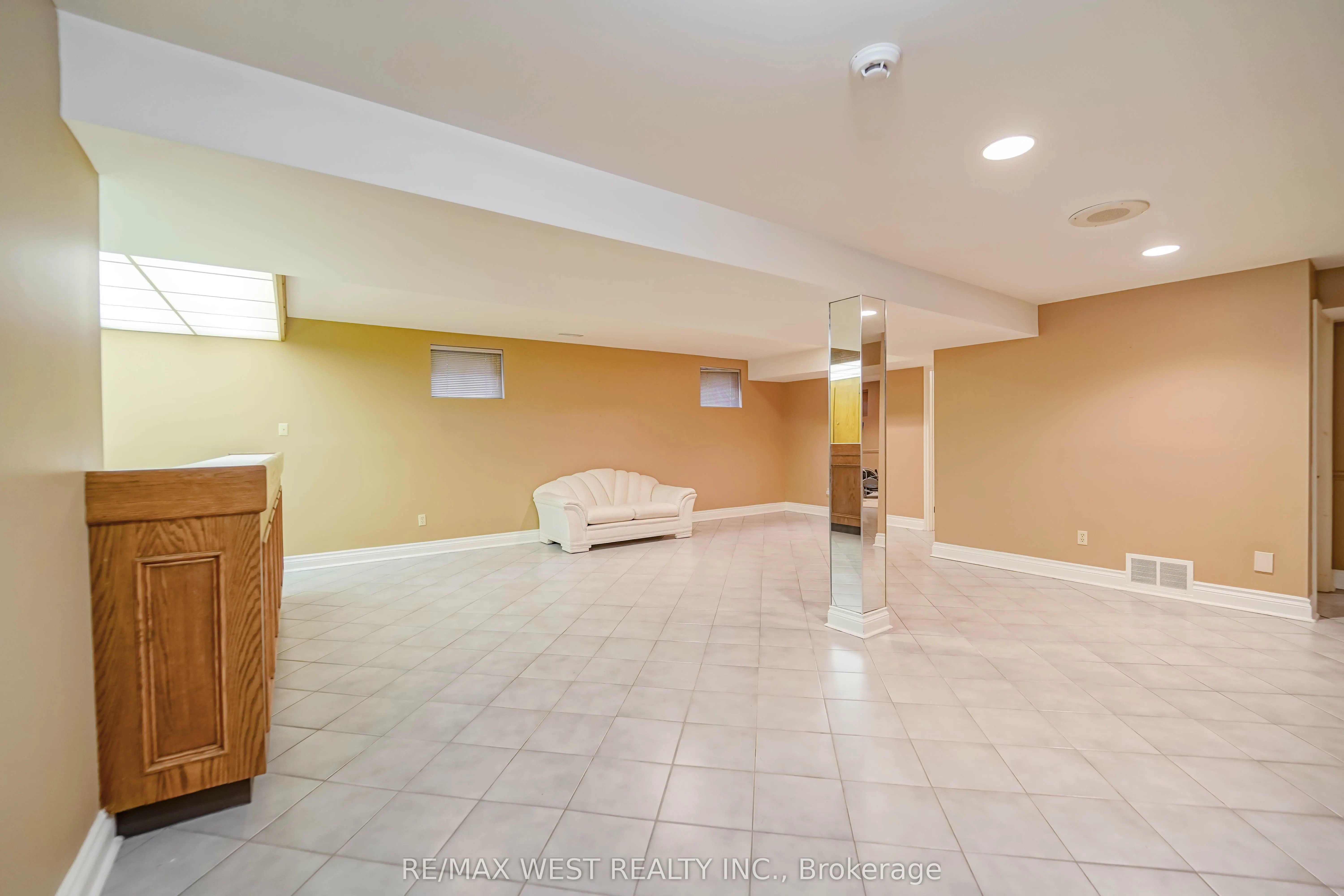 28 Bridgend Court S