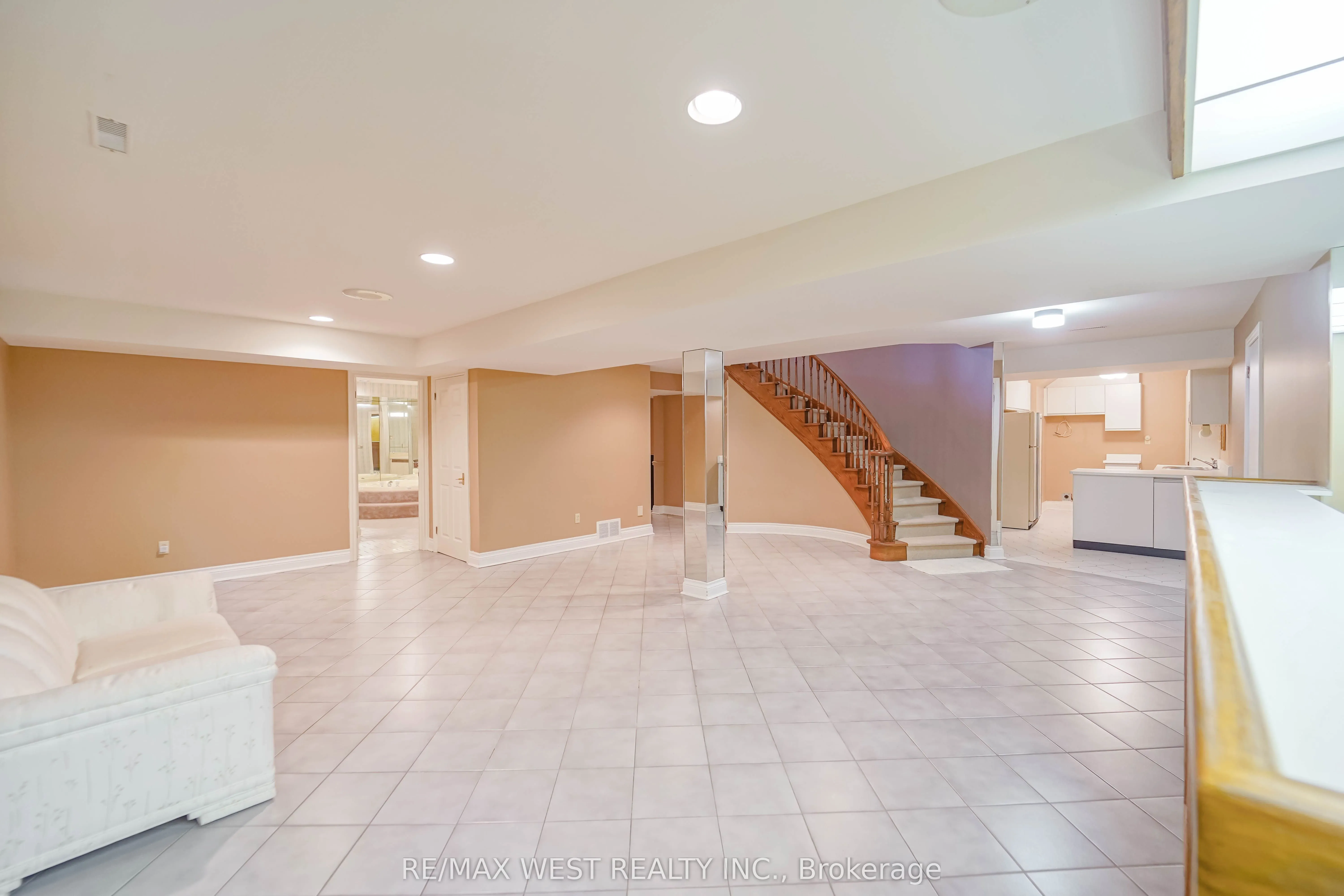 28 Bridgend Court S
