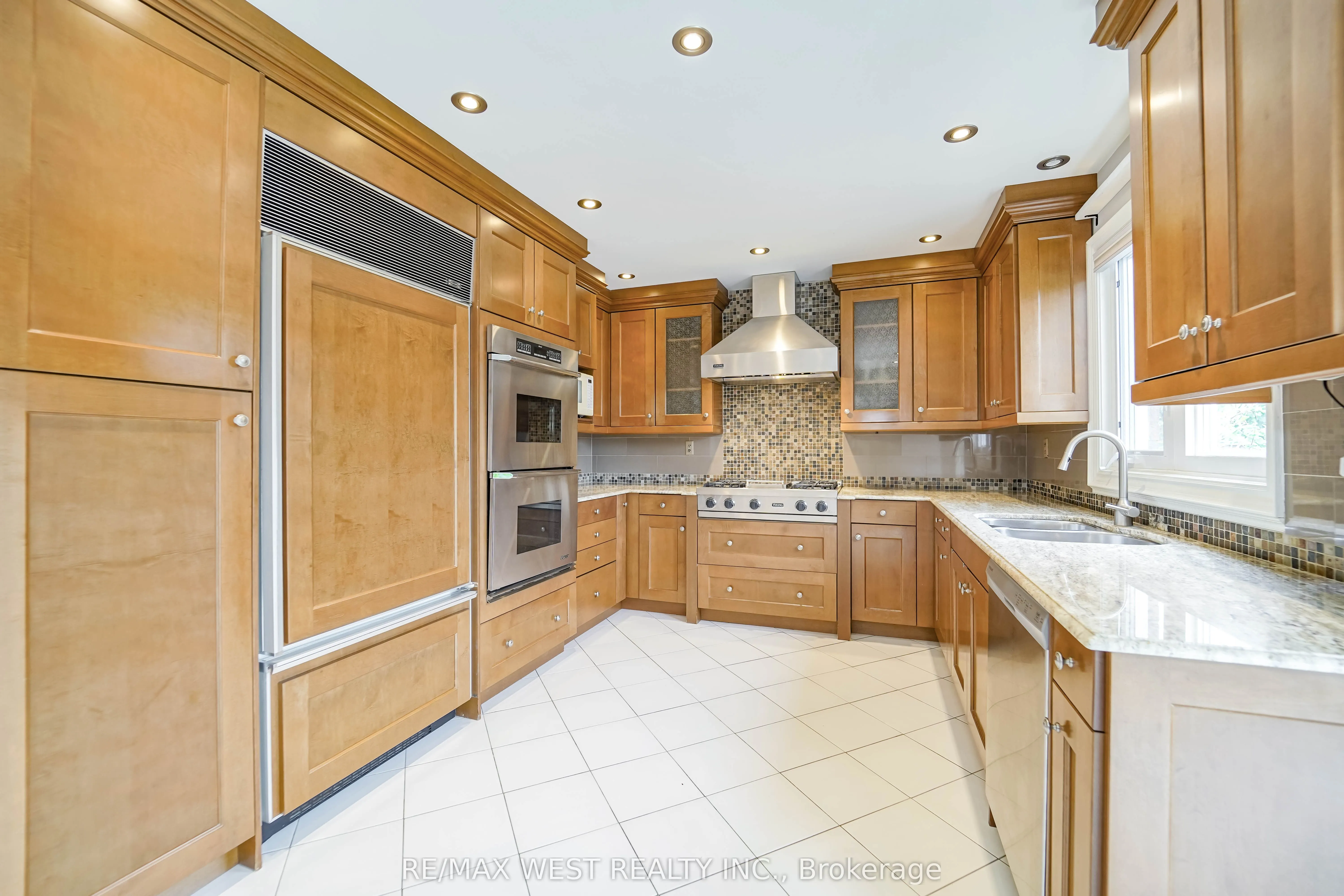 28 Bridgend Court S
