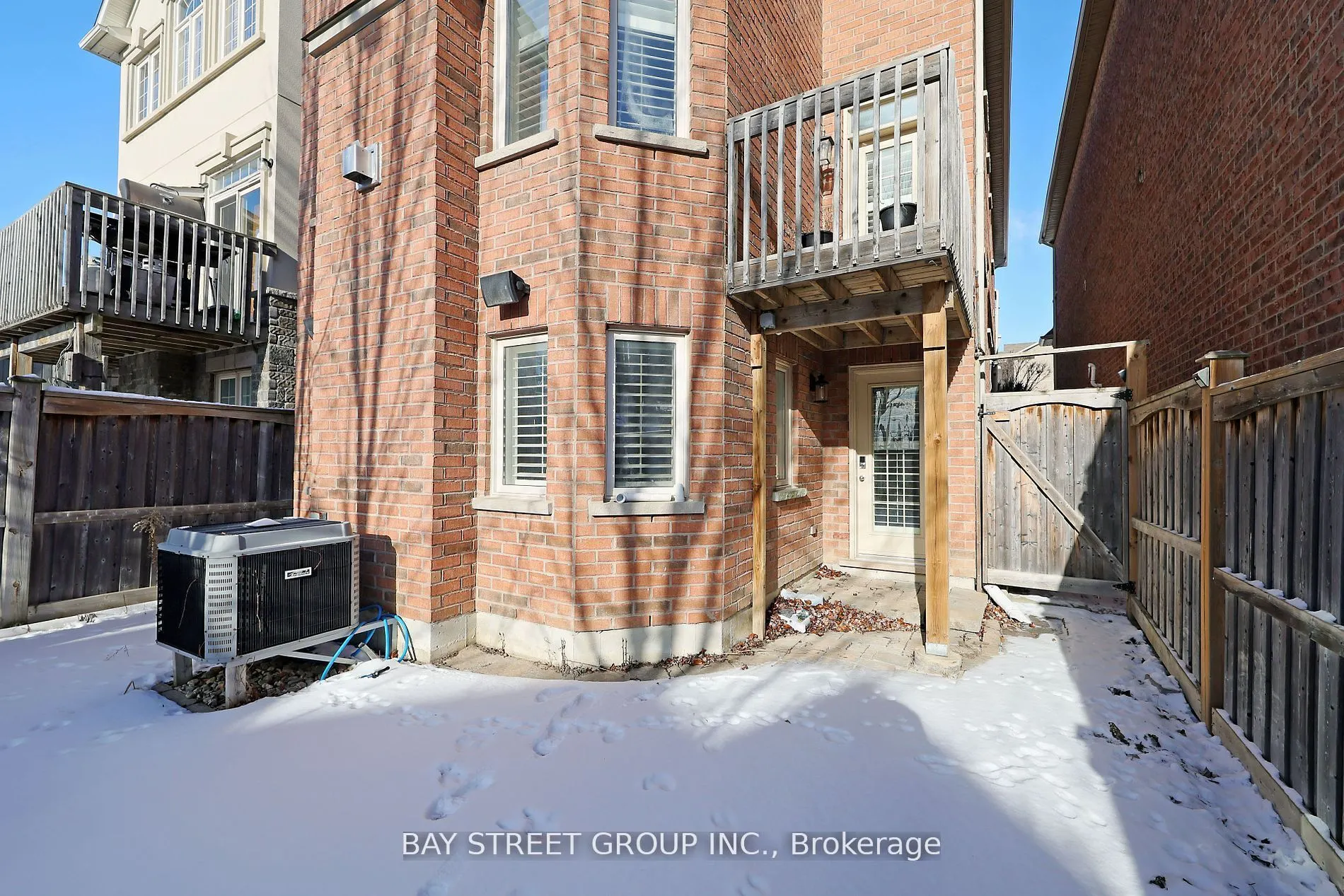 21 Robert Green Crescent