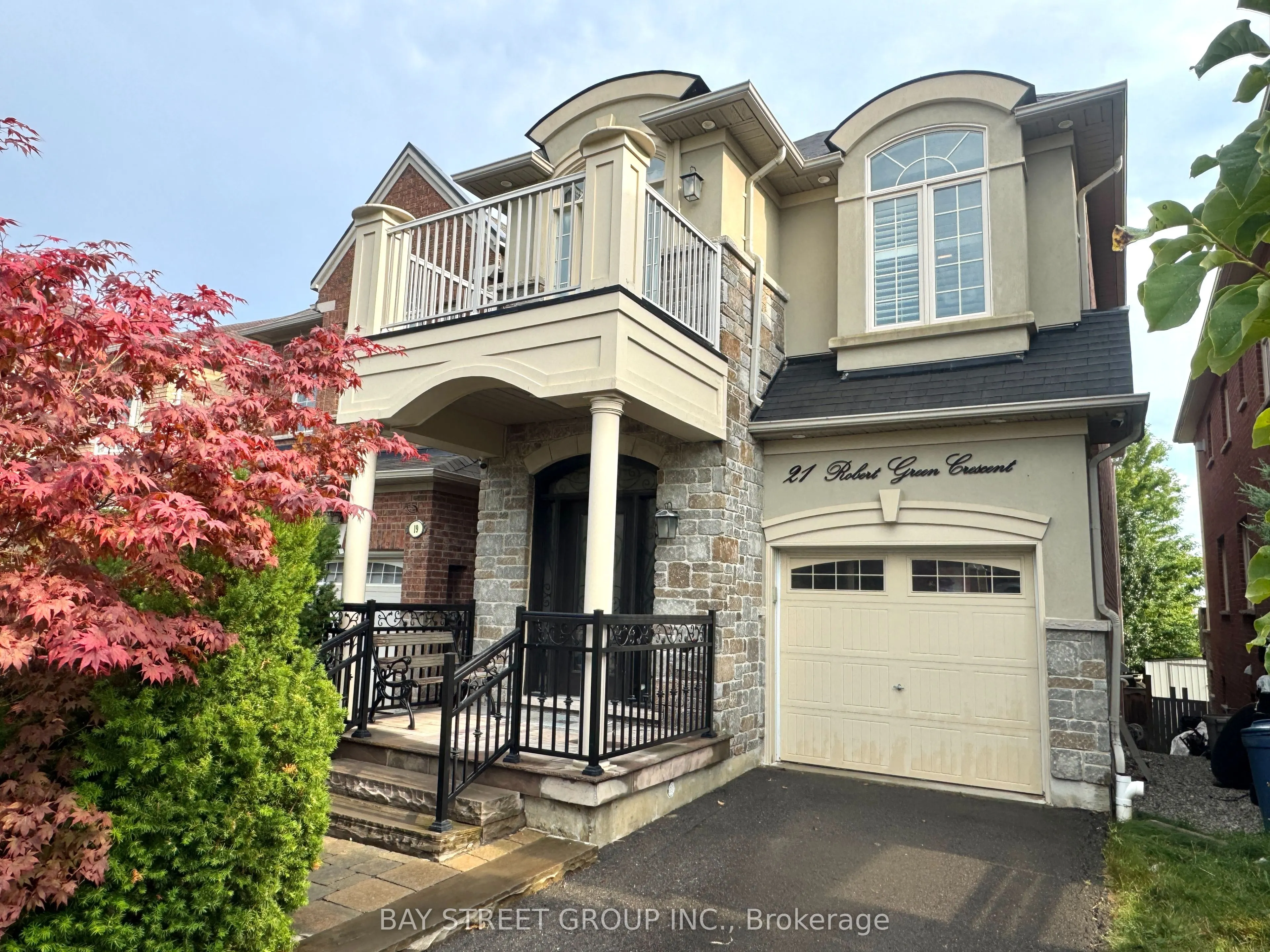 21 Robert Green Crescent