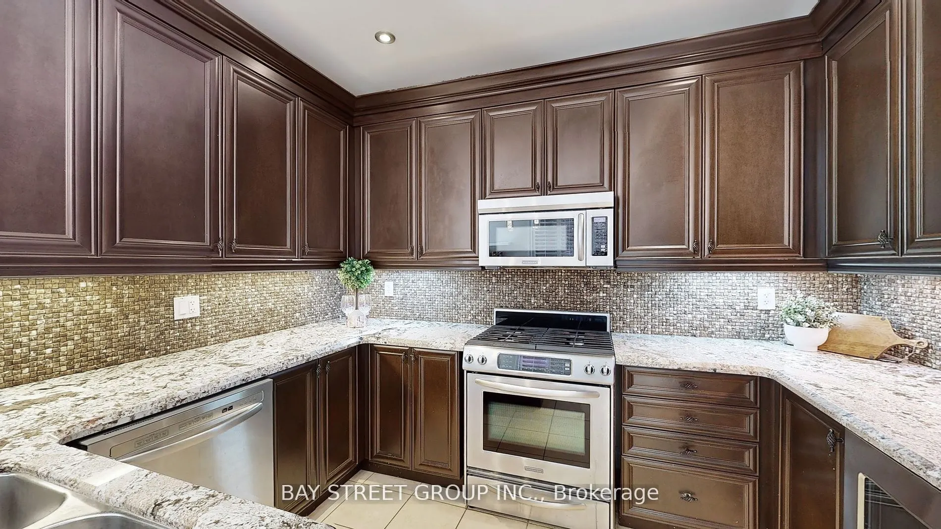 21 Robert Green Crescent
