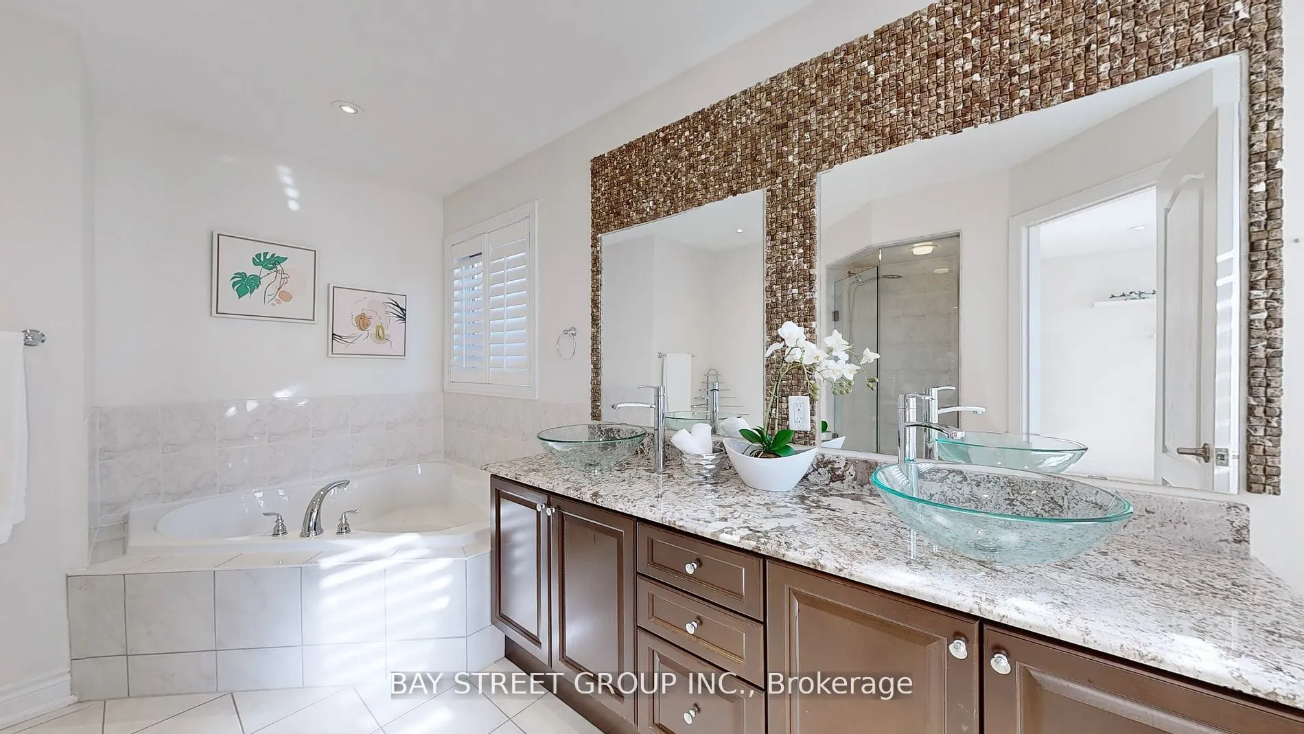 21 Robert Green Crescent