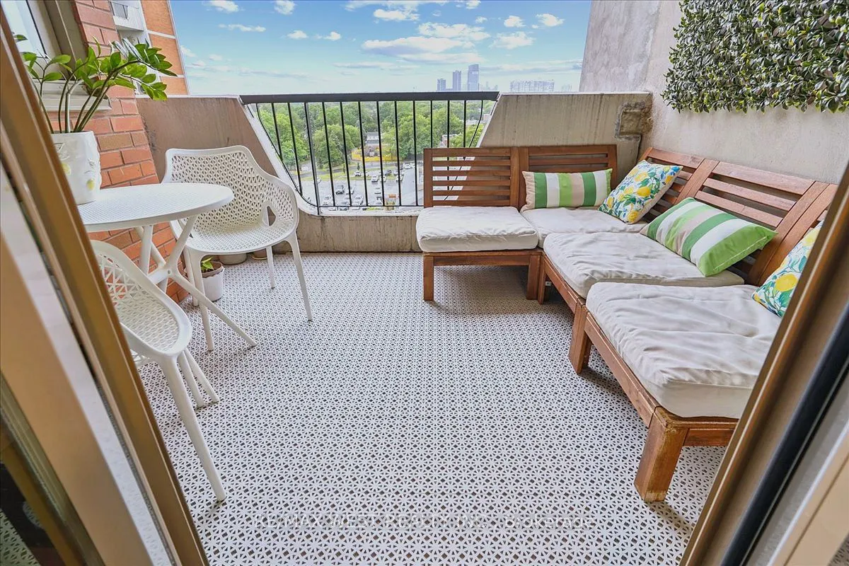 7811 Yonge Street, #1008