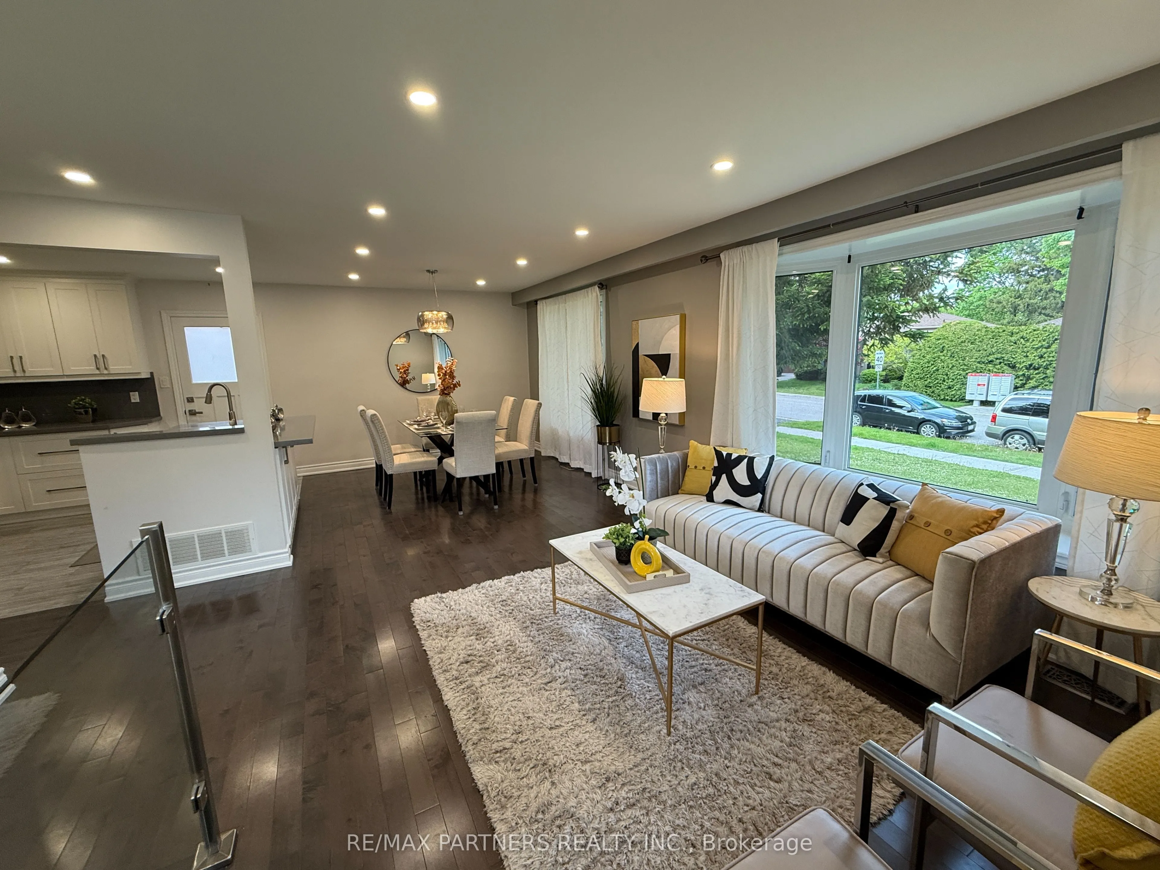 77 Foreht Crescent