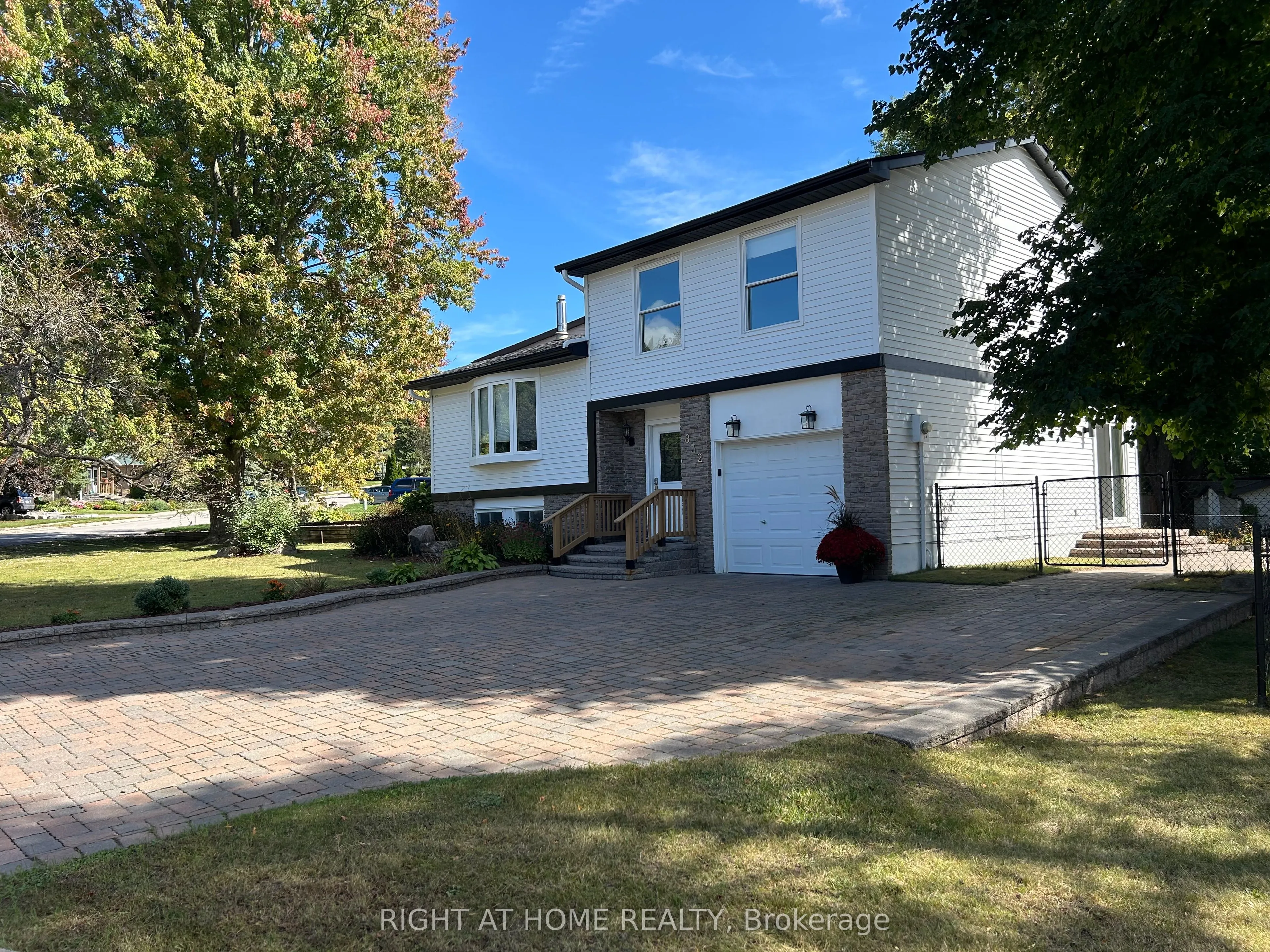 832 Boronia Crescent