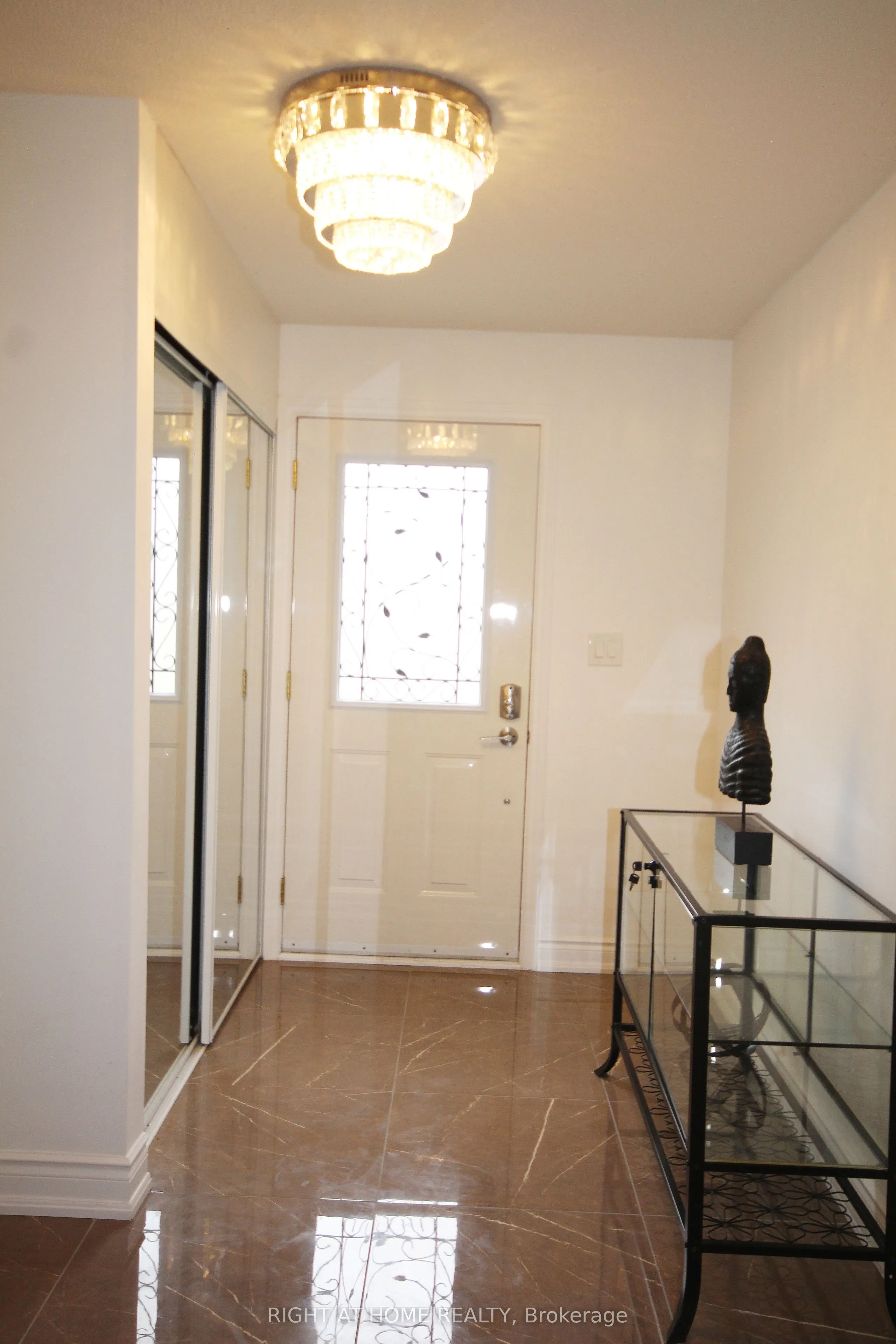 832 Boronia Crescent