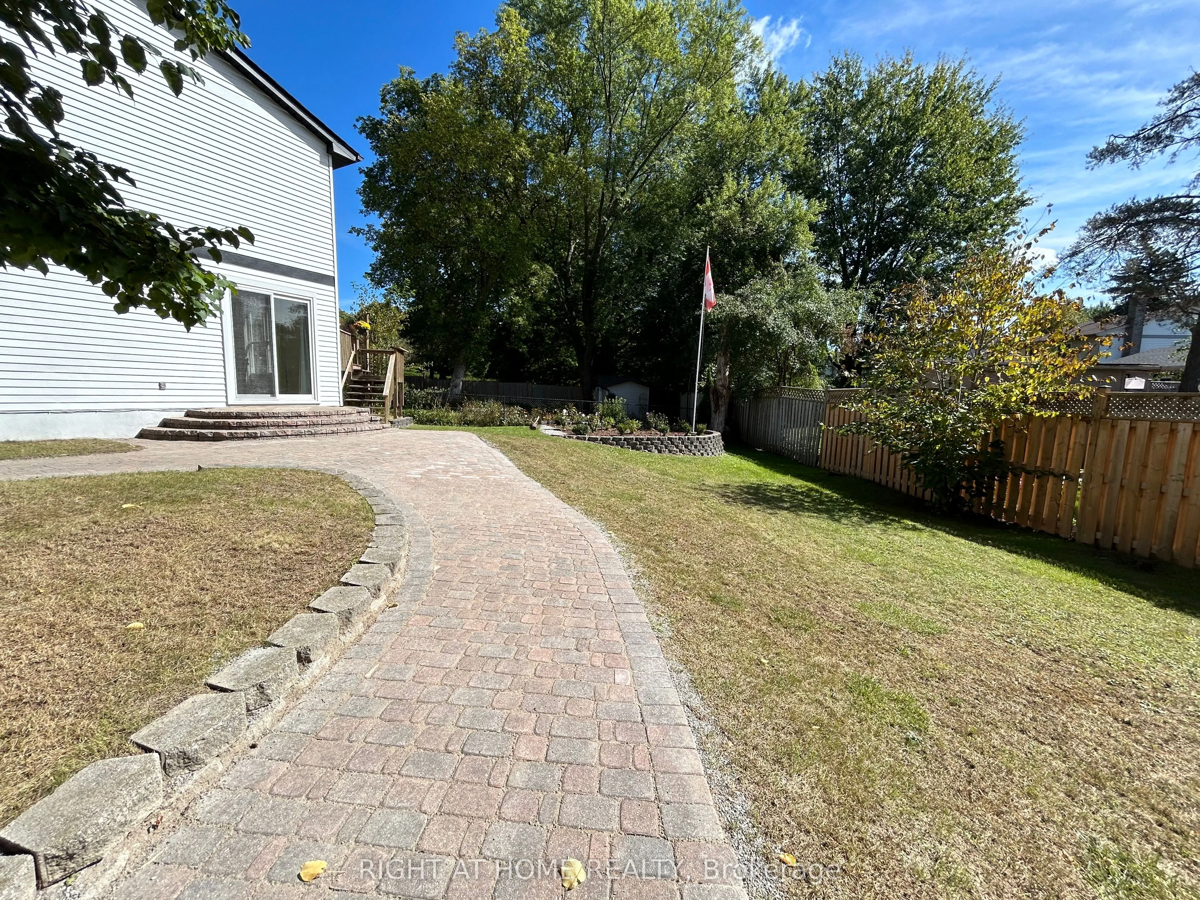 832 Boronia Crescent