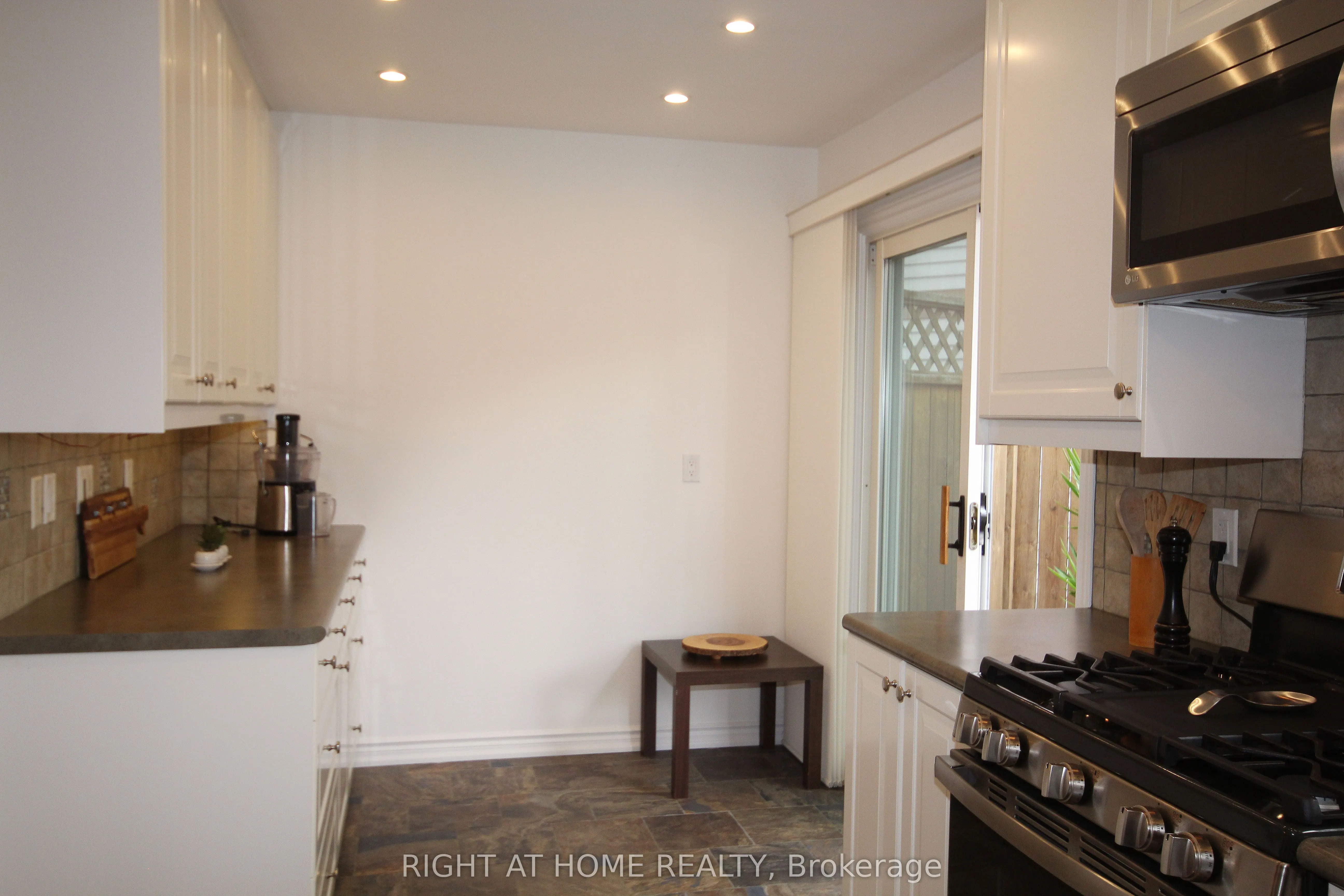 832 Boronia Crescent