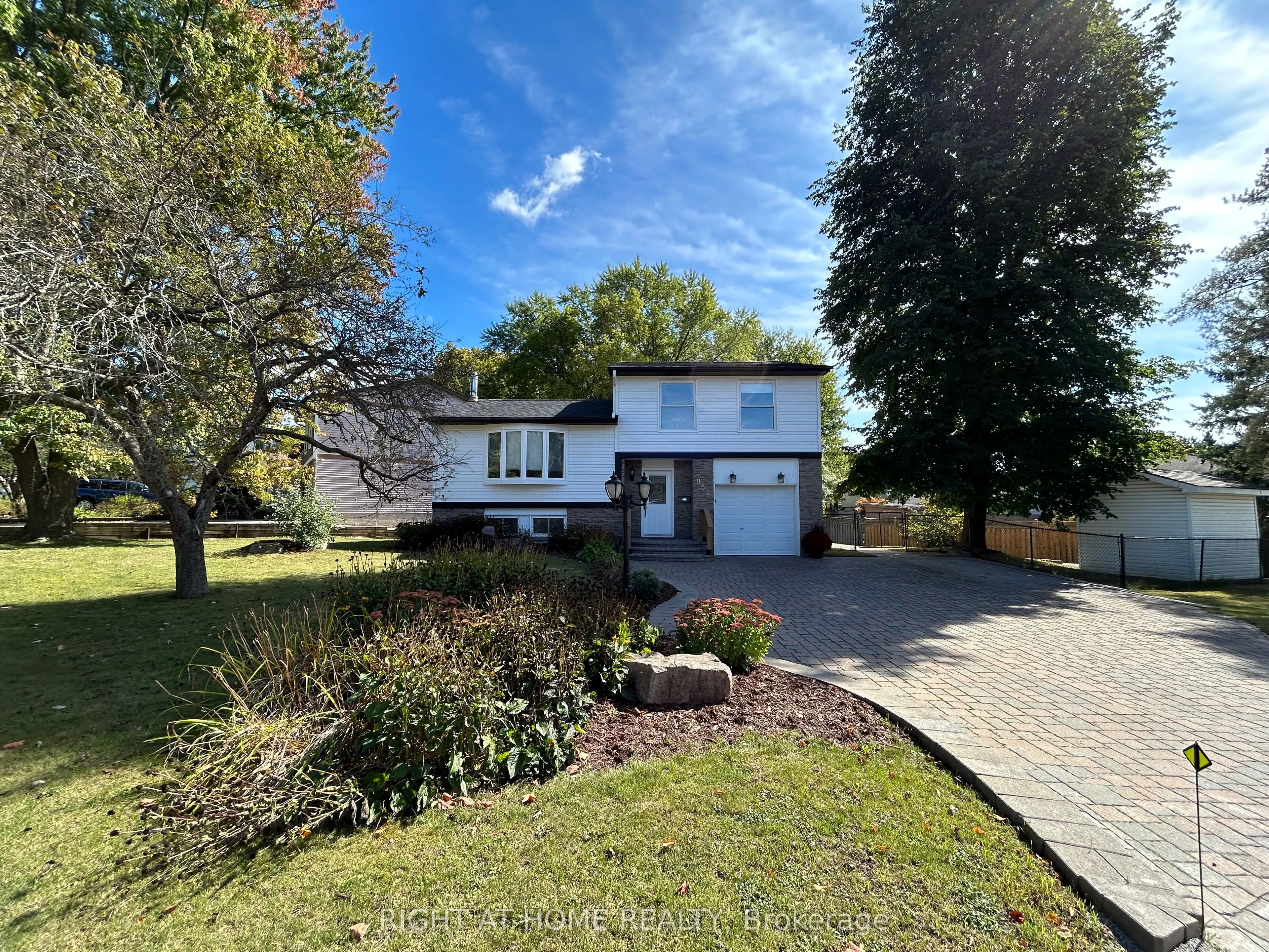 832 Boronia Crescent