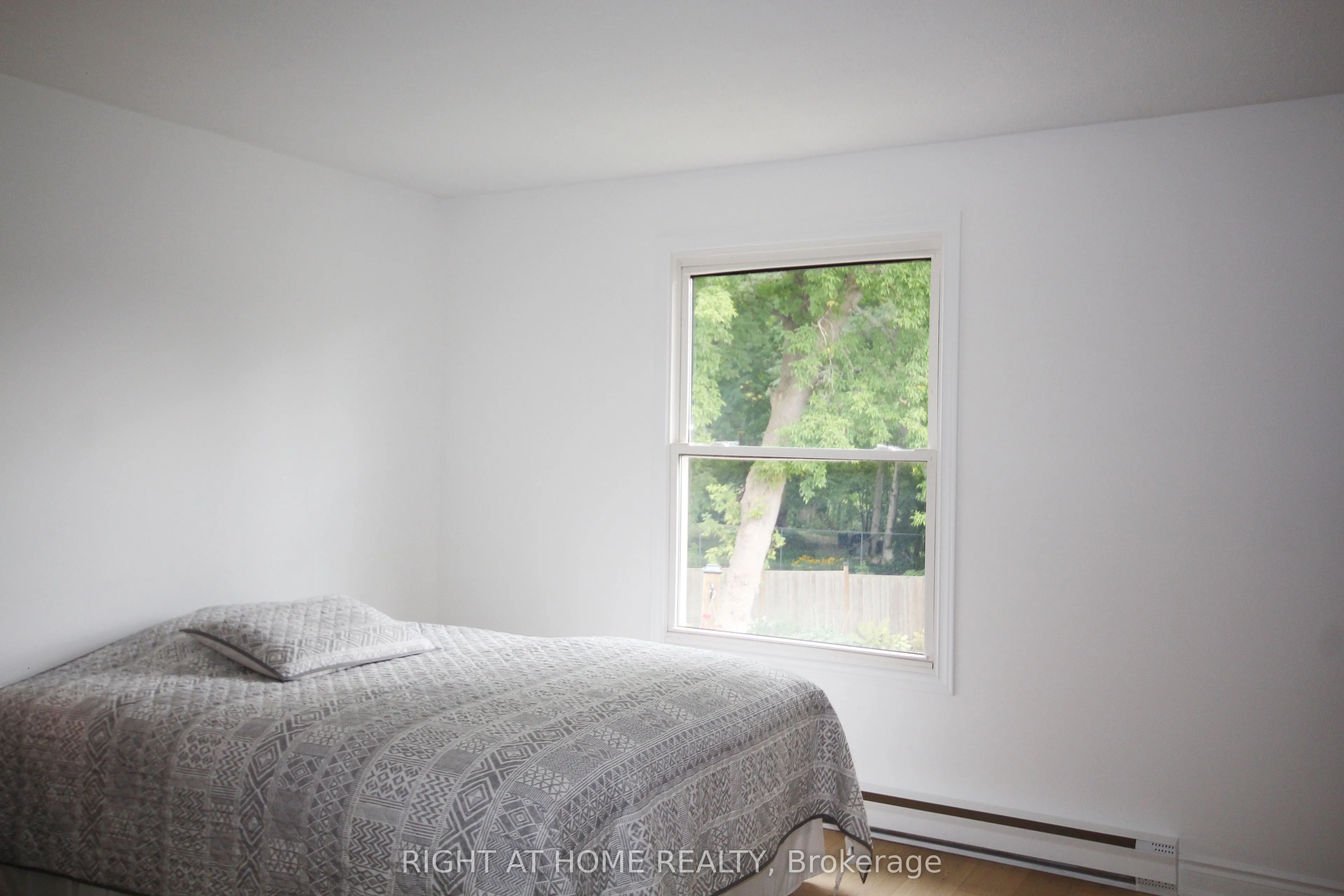 832 Boronia Crescent