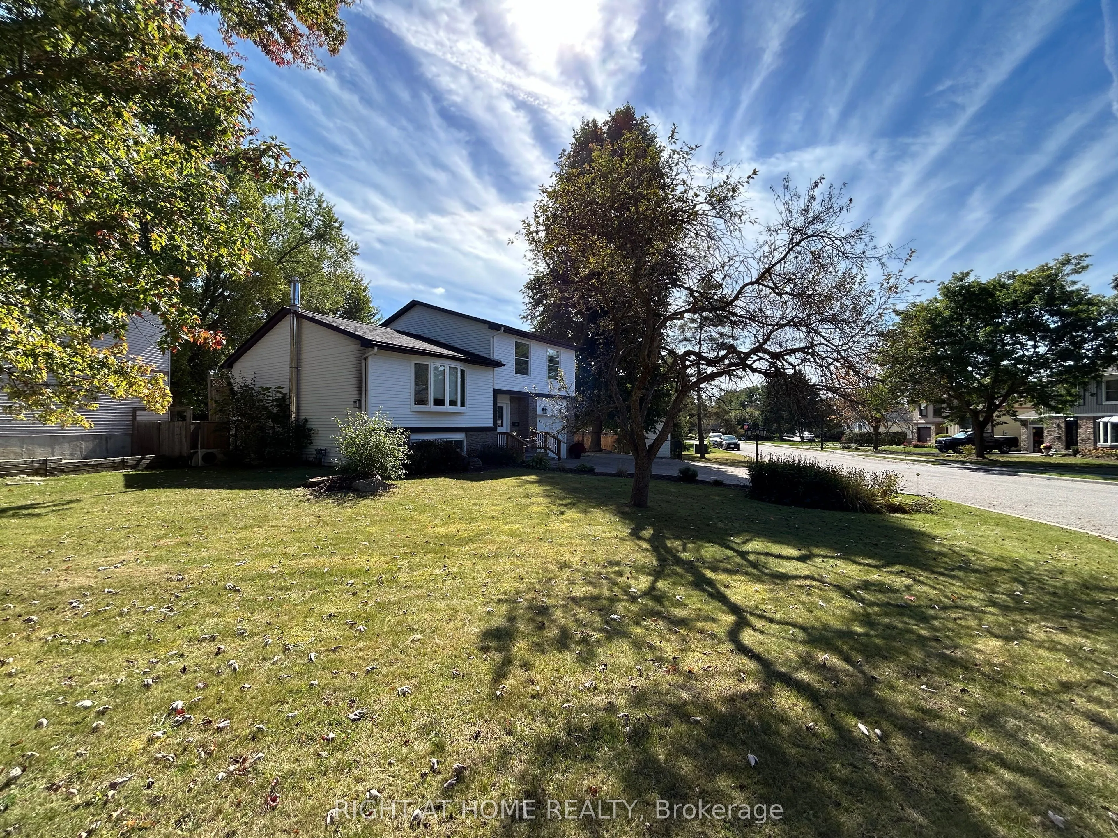 832 Boronia Crescent