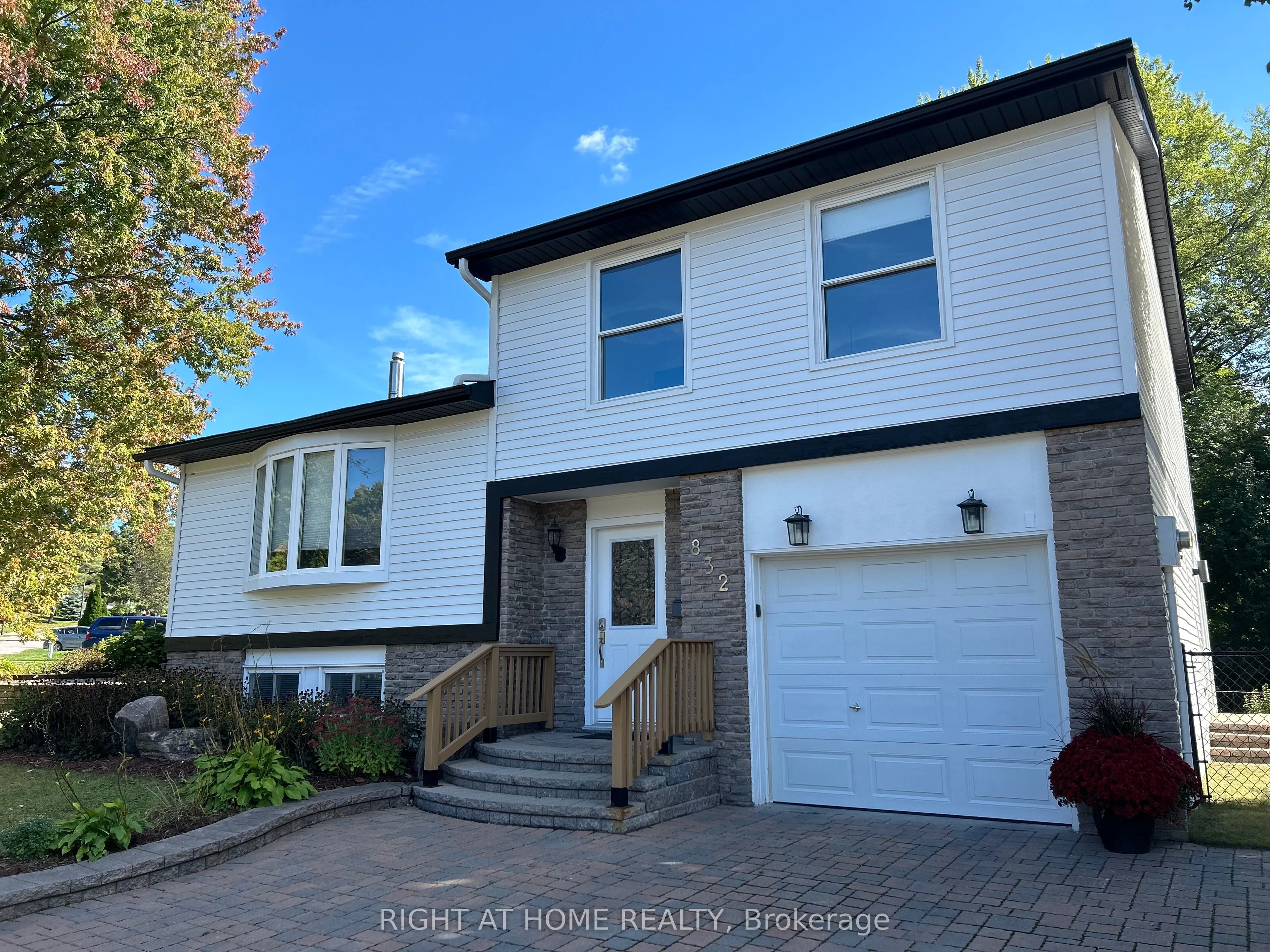 832 Boronia Crescent