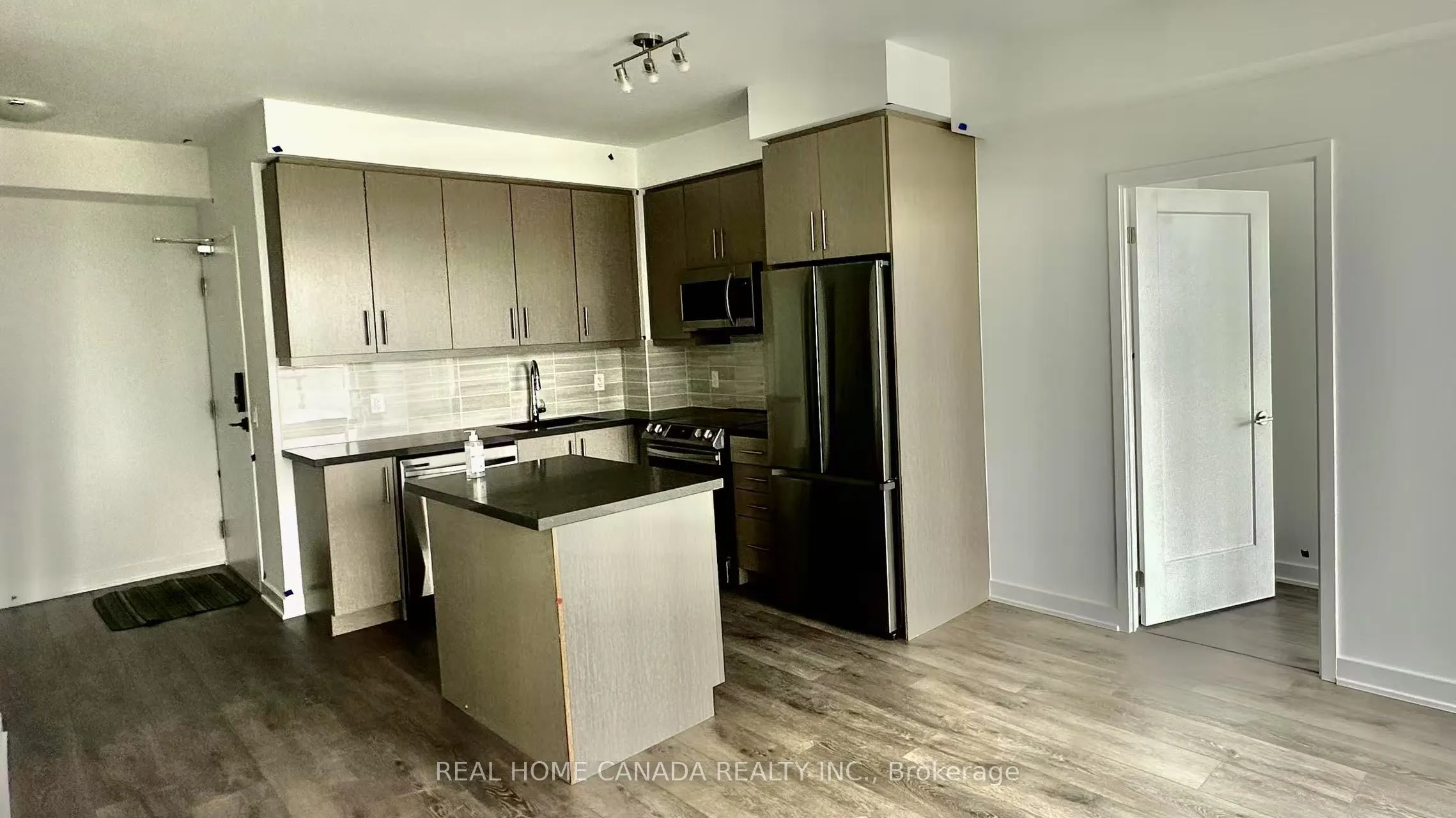 105 Oneida Crescent, #1906