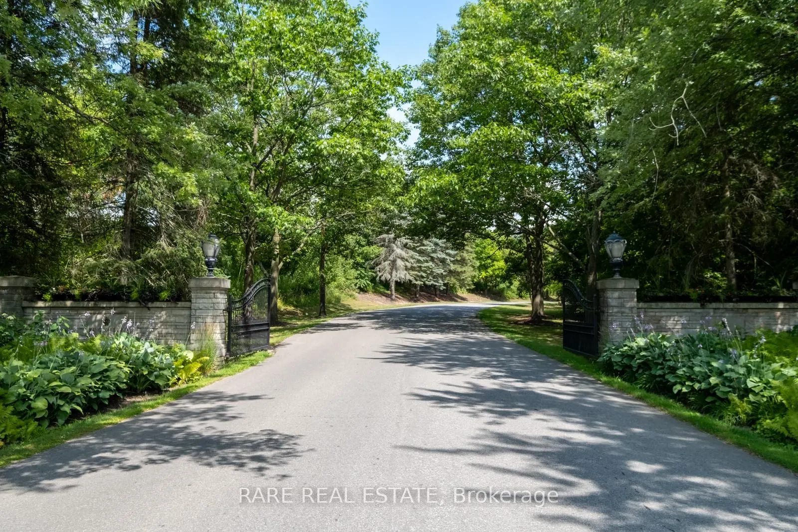 40 Country Club Drive