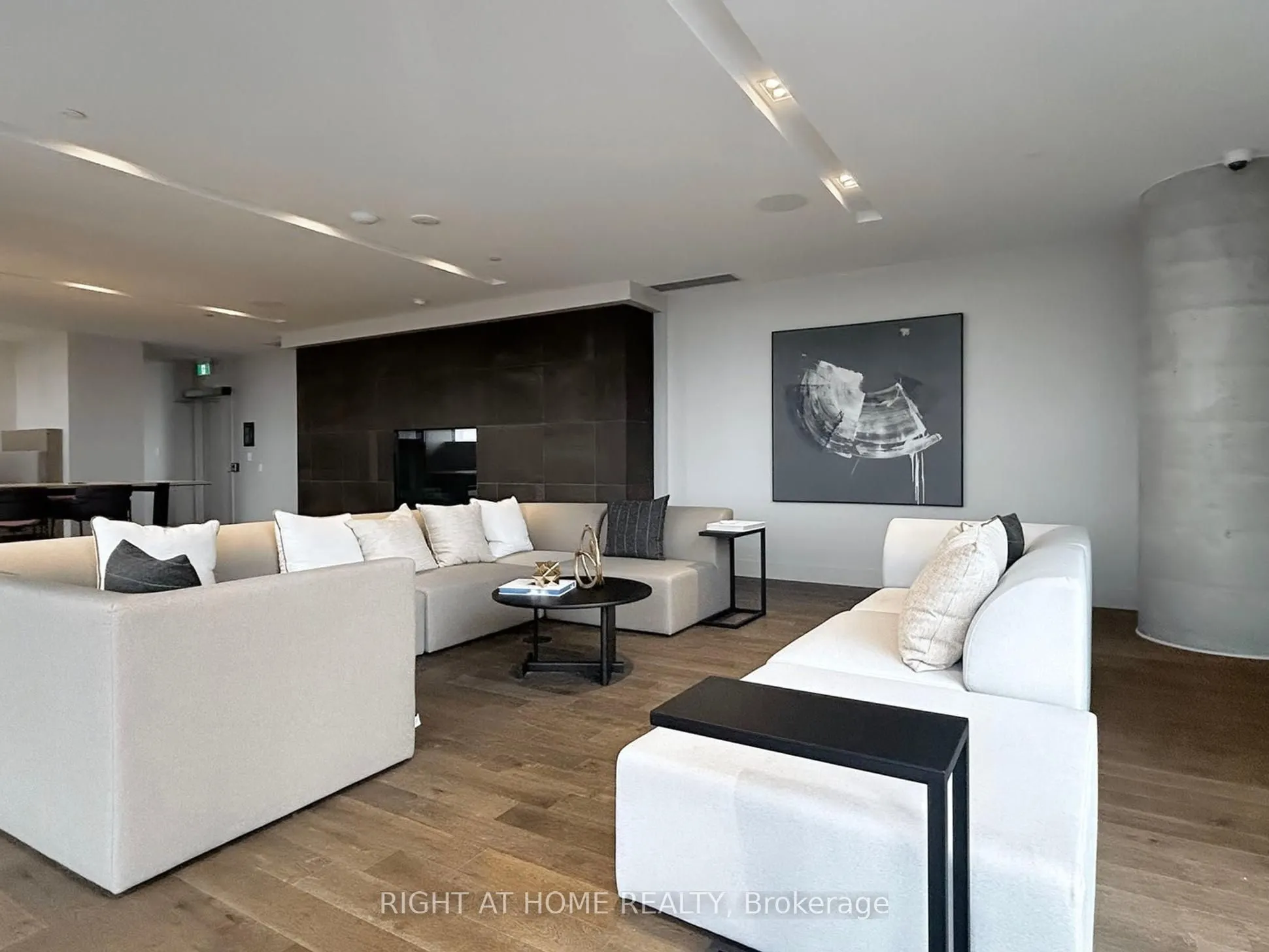 1000 Portage Parkway, #4112
