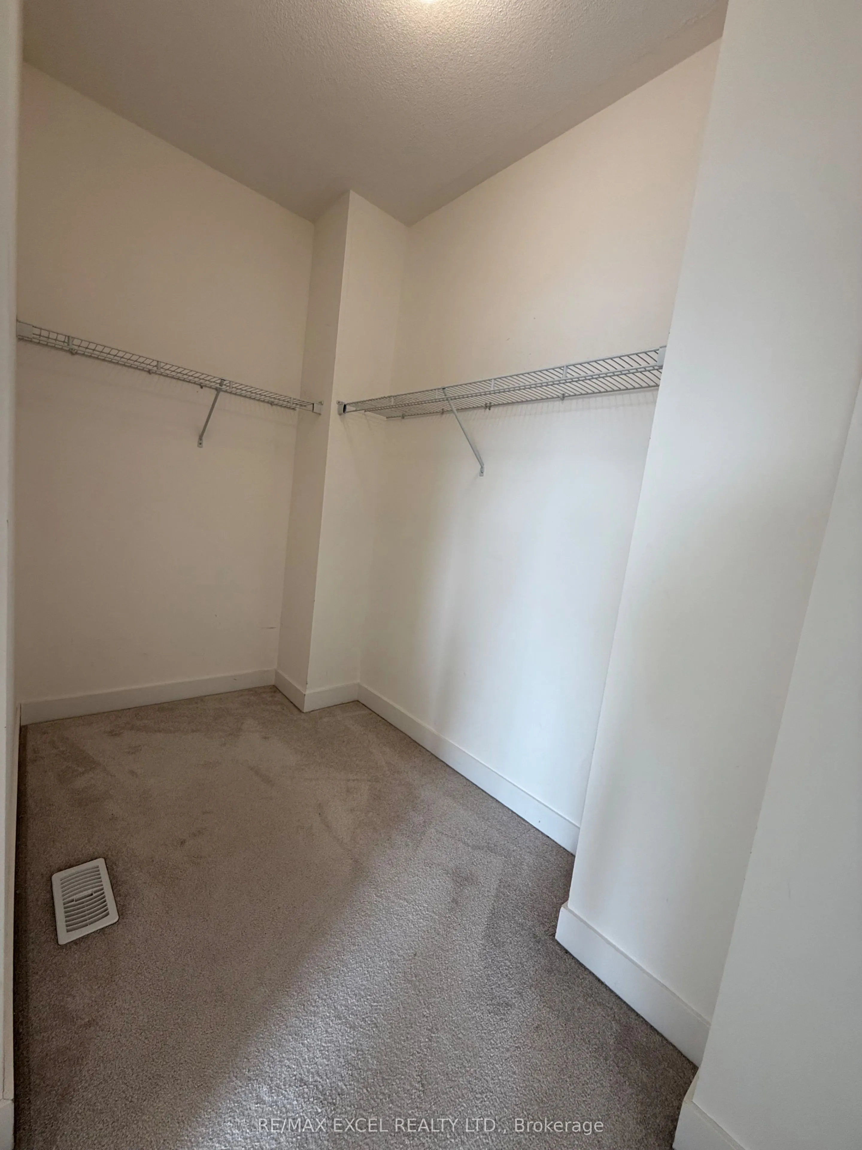 33 Benoit Street