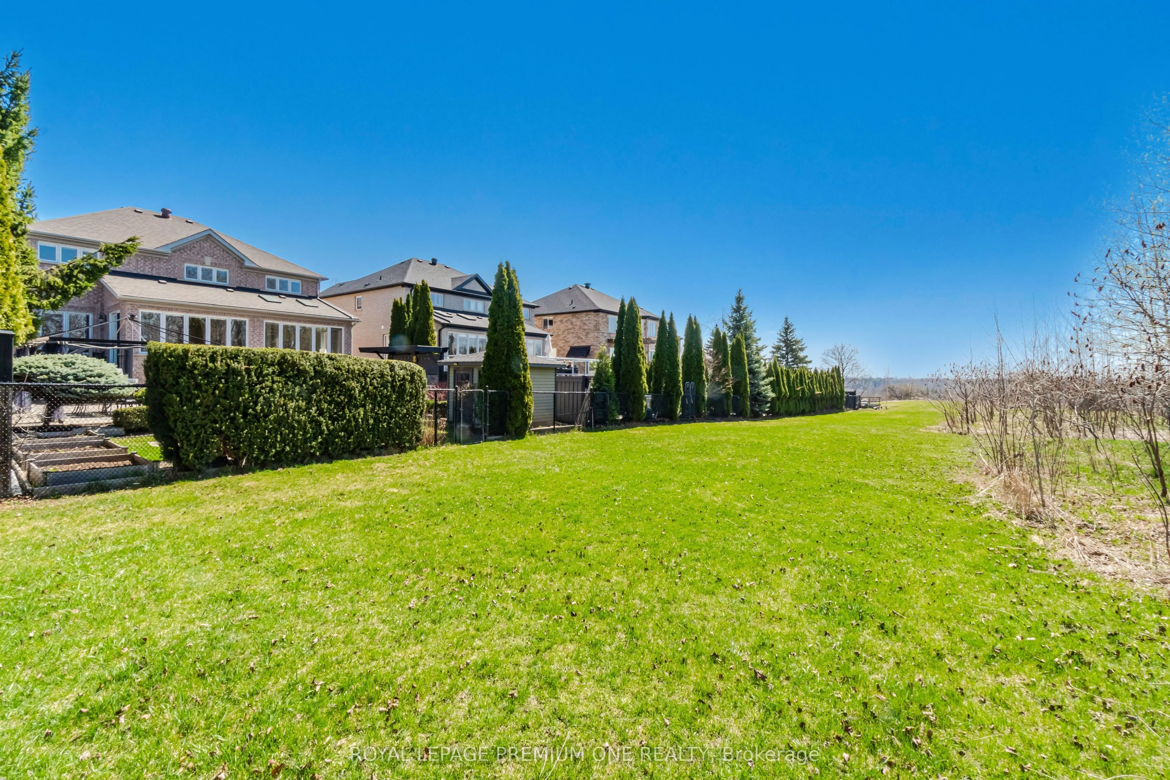 60 JULIA VALENTINA Avenue