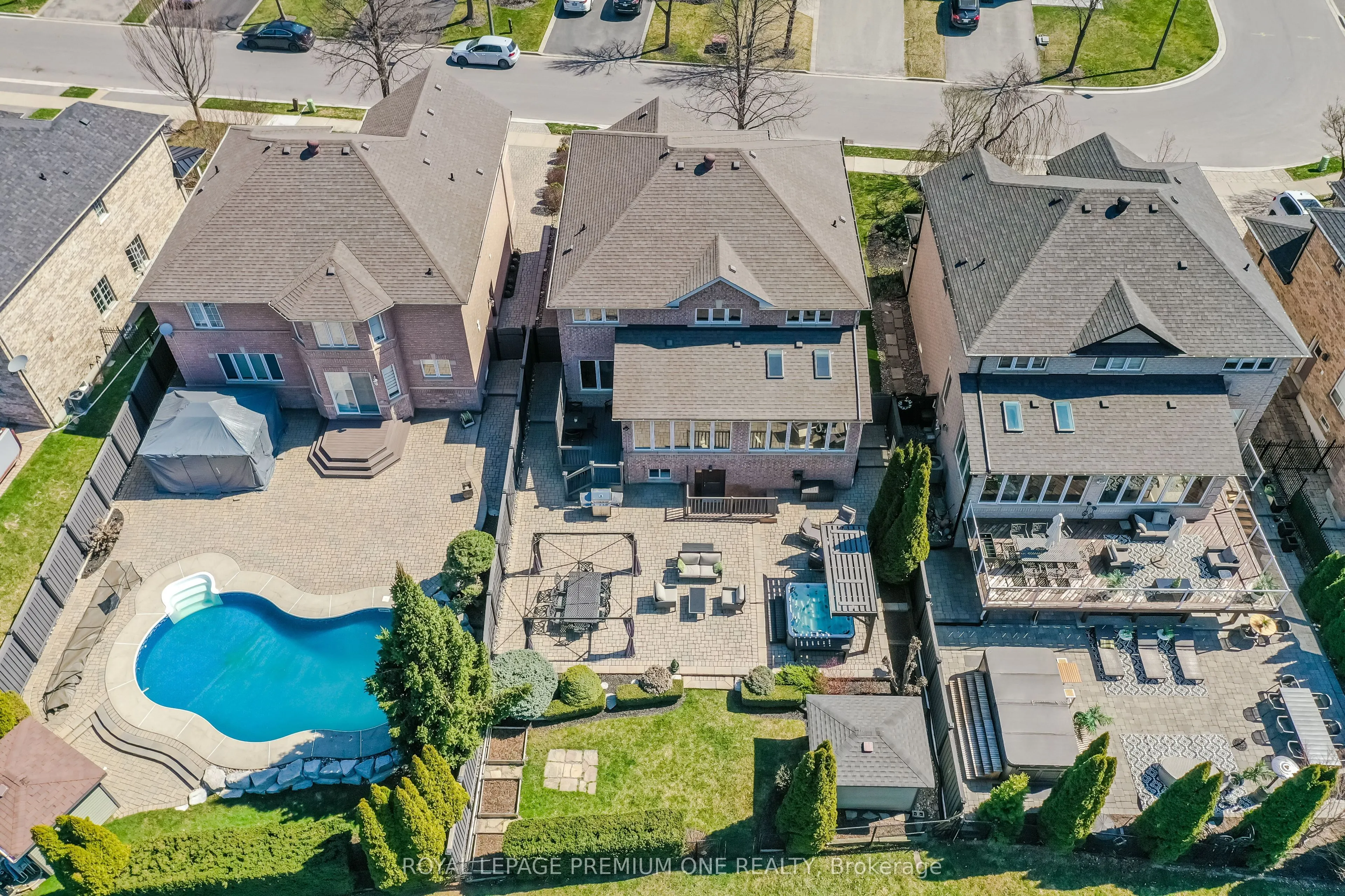 60 JULIA VALENTINA Avenue