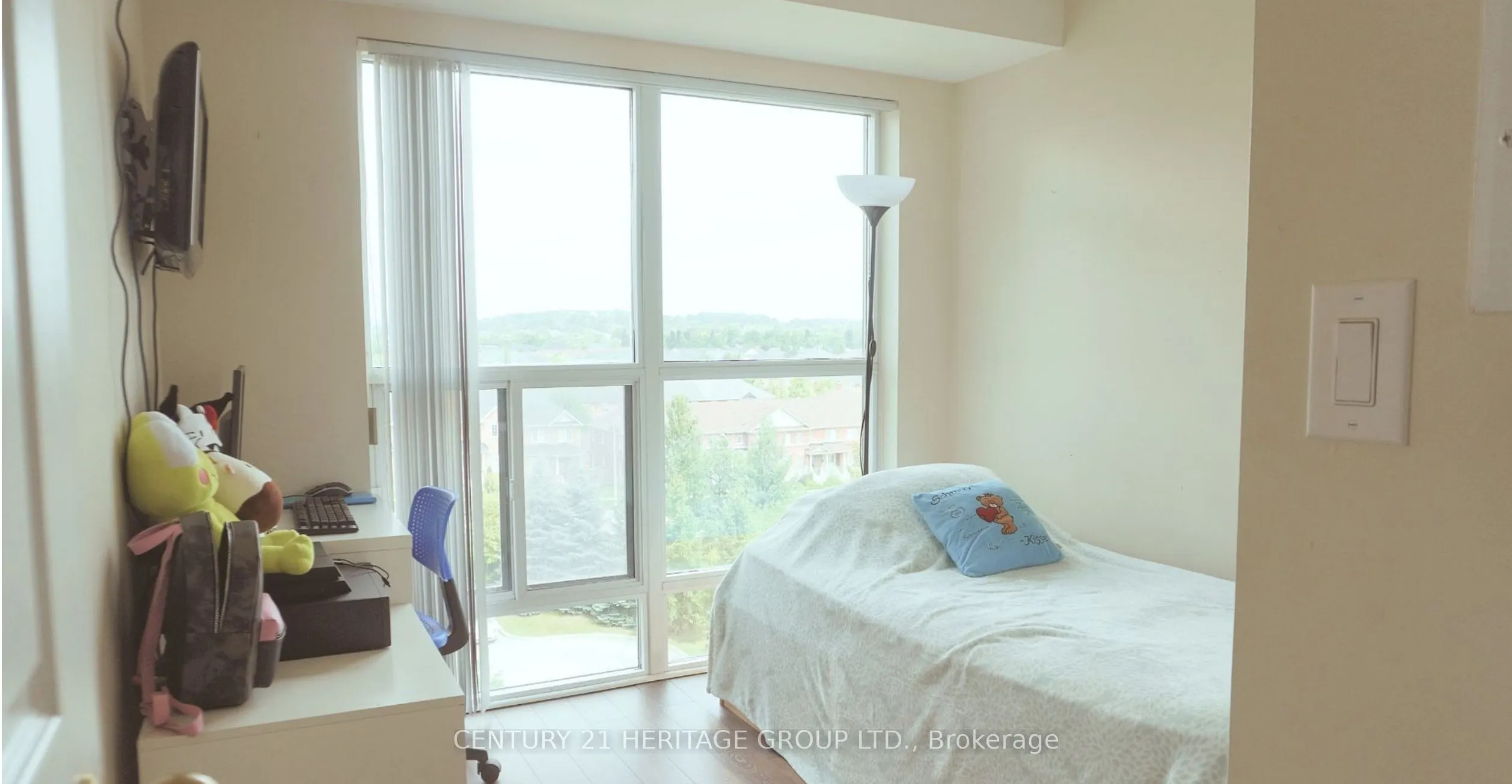 185 Oneida Crescent, #816