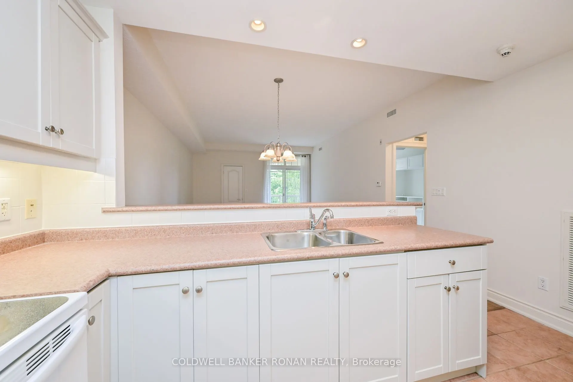 78 Sunset Boulevard, #202