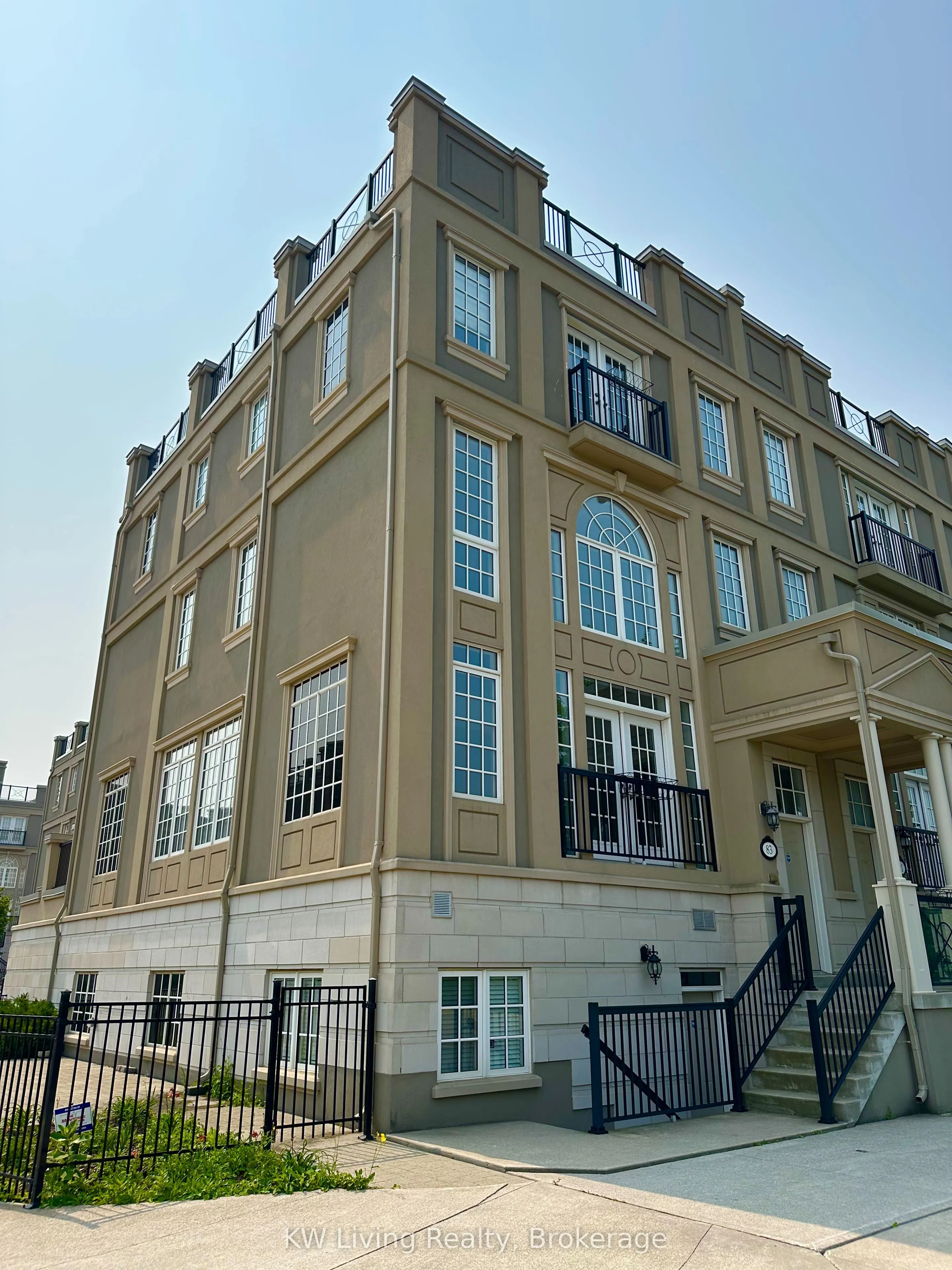 83 Rouge Valley Drive W