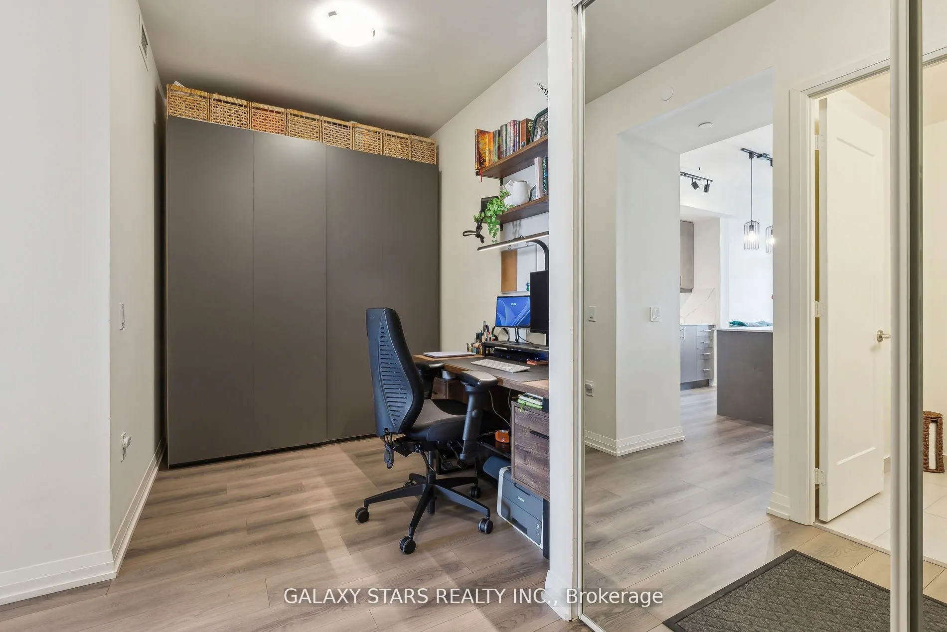 9000 Jane Street, #2425