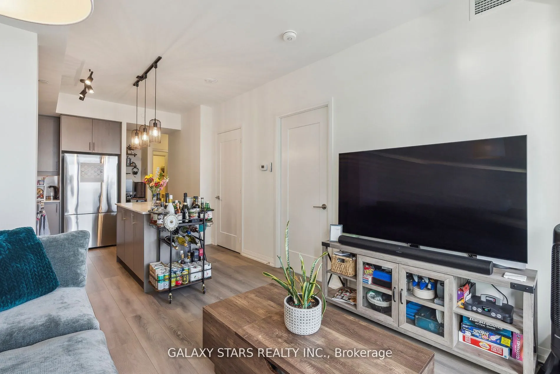 9000 Jane Street, #2425